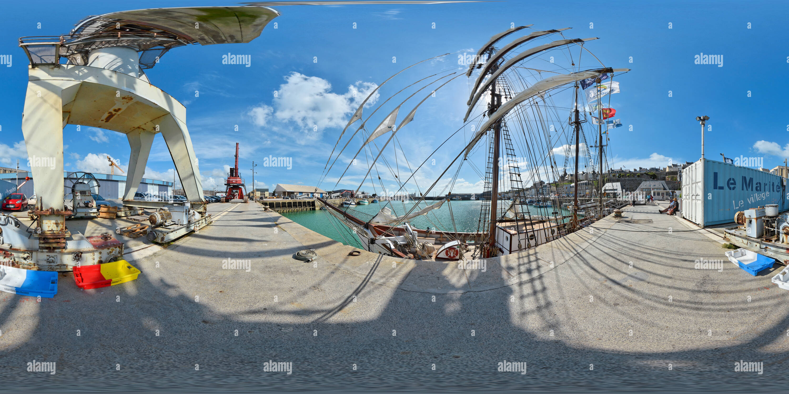 Vue panoramique à 360° de Le Marité à quai au port de Granville - France