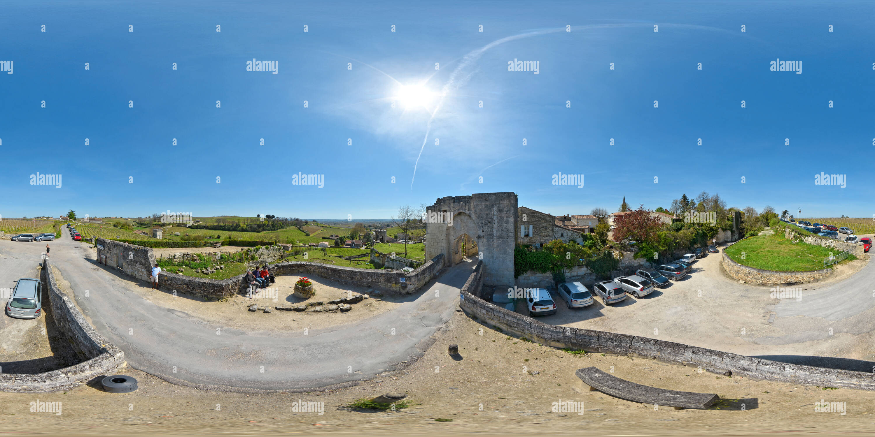 Vue panoramique à 360° de La porte Brunet de Saint-Émilion - France