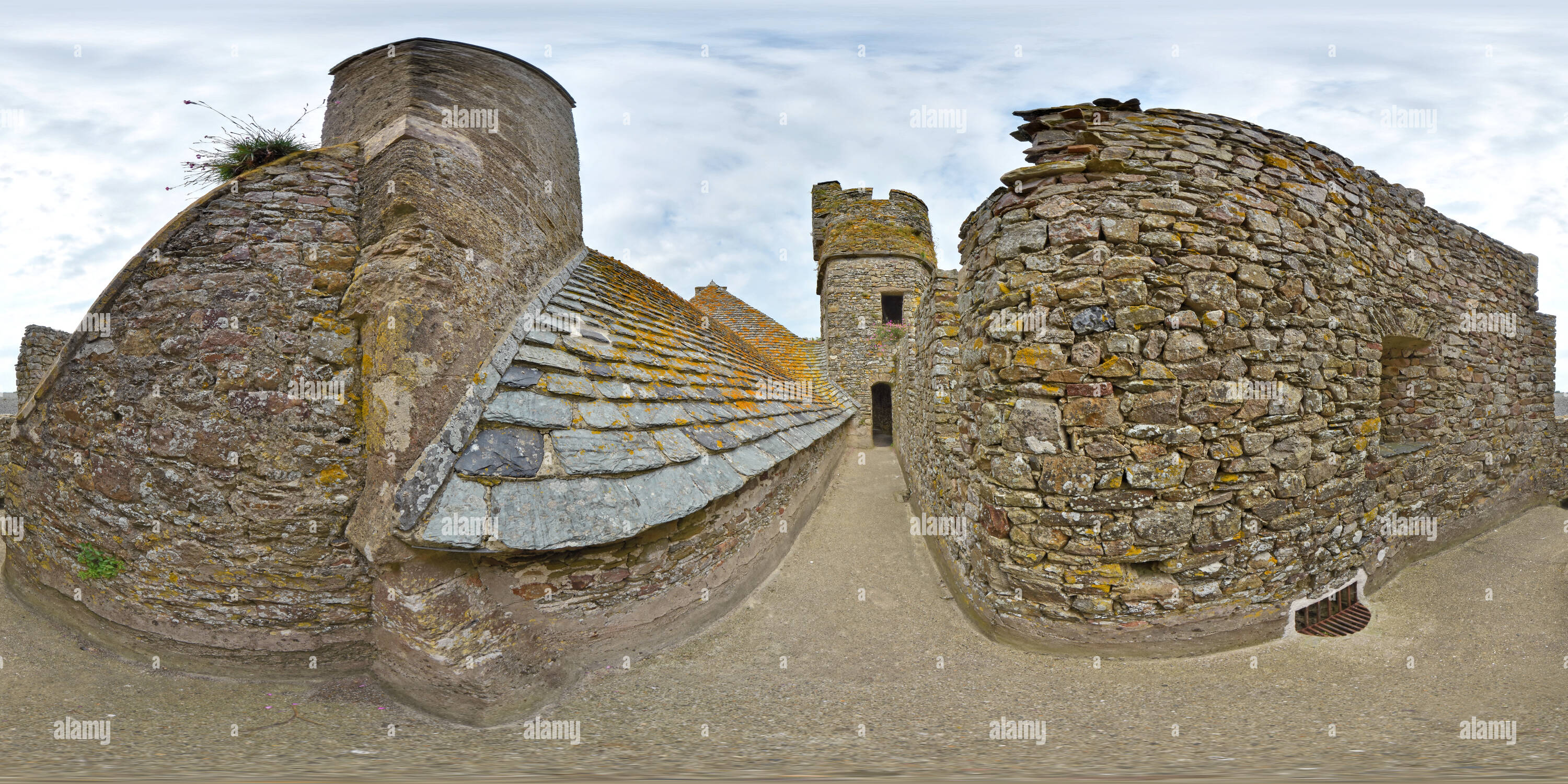 Vue panoramique à 360° de Chemin de ronde du château de Pirou - France