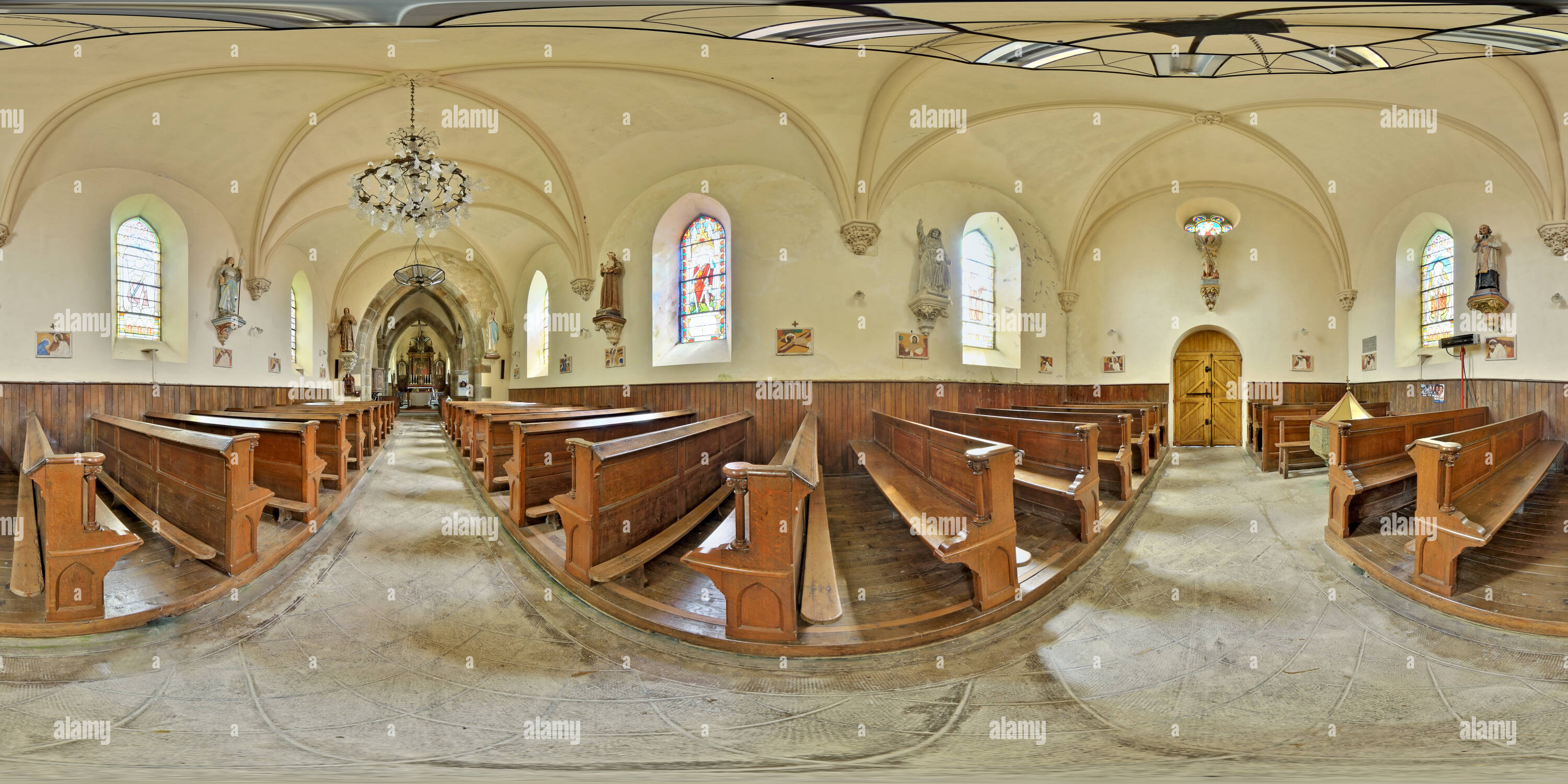 Vue panoramique à 360° de Nef de l'église du Mesnil-Villeman - France