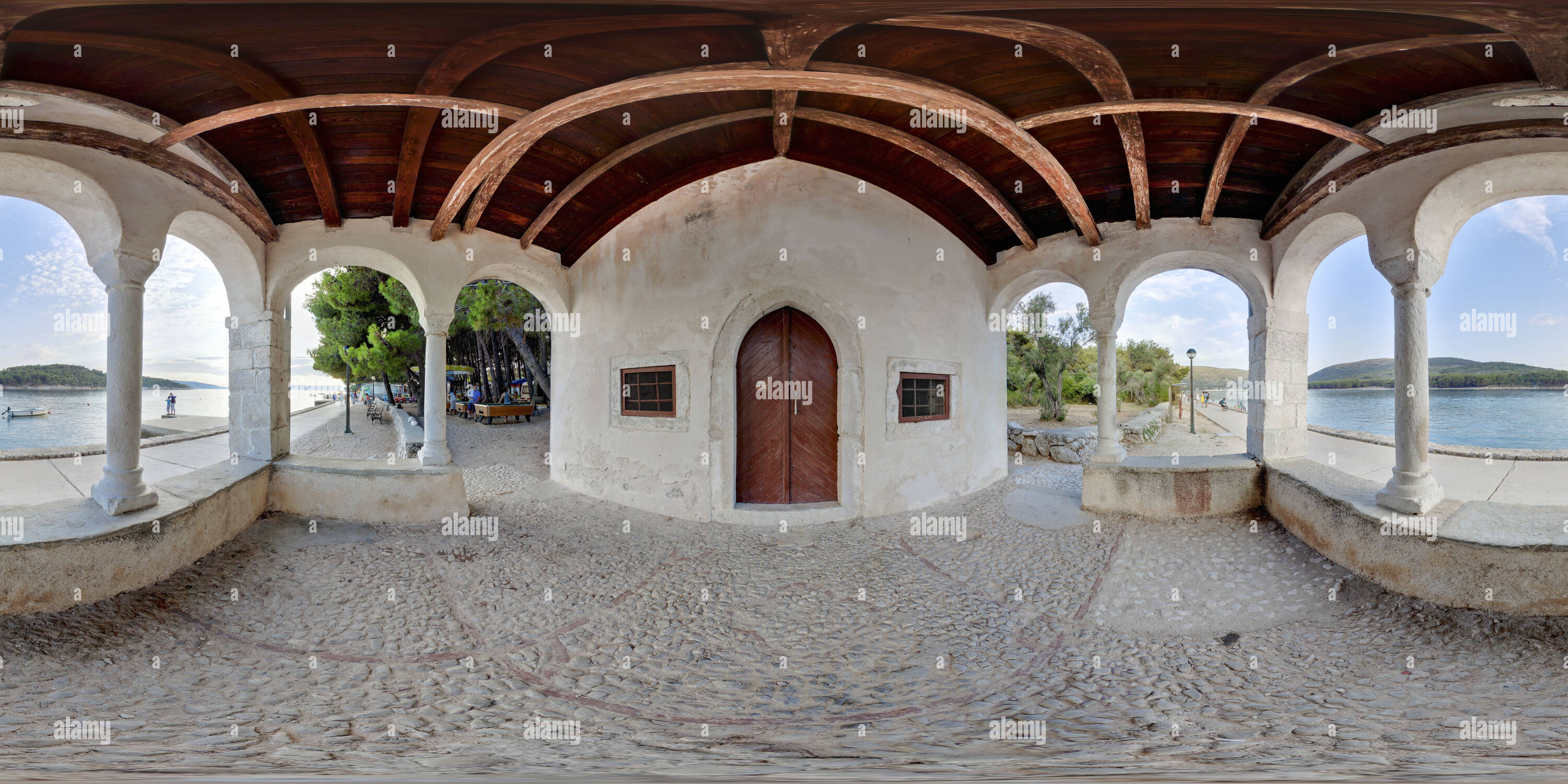 Vue panoramique à 360° de La vue de la chapelle sur la promenade de Cres