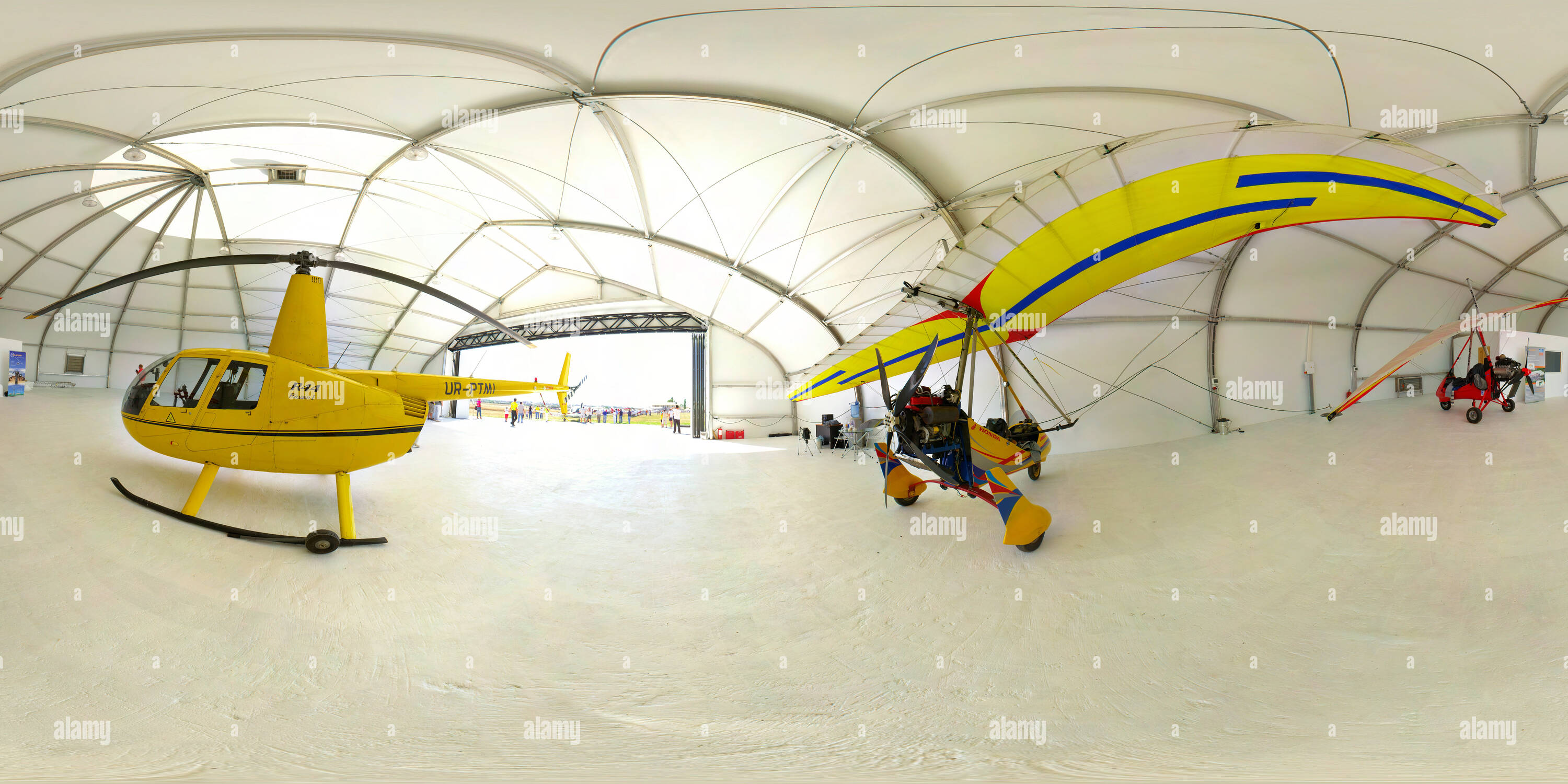 Vue panoramique à 360° de Festival d'aéronefs légers, près d'Odessa, Ukraine