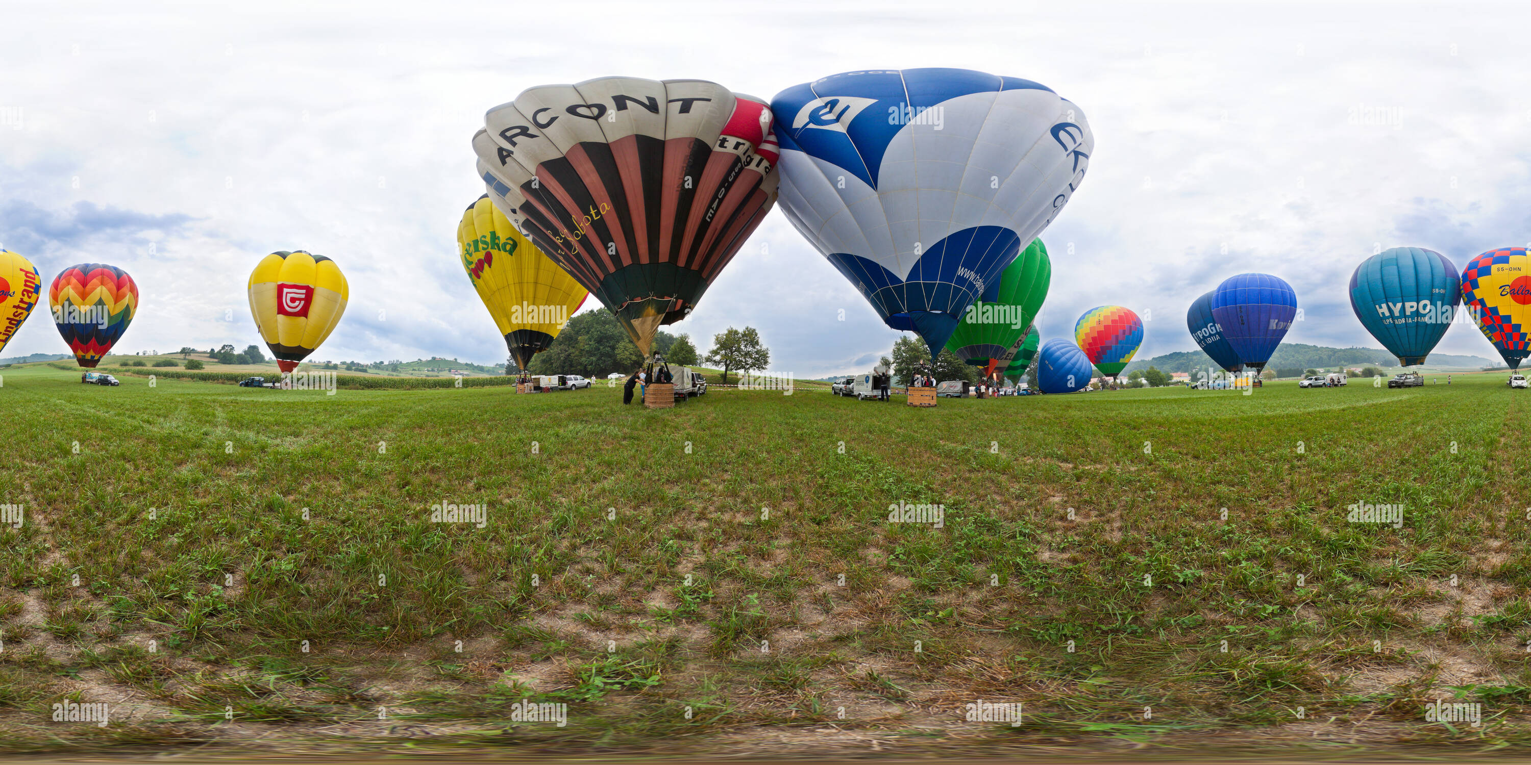 Vue panoramique à 360° de Hot air ballon réunion à Juršinci /3