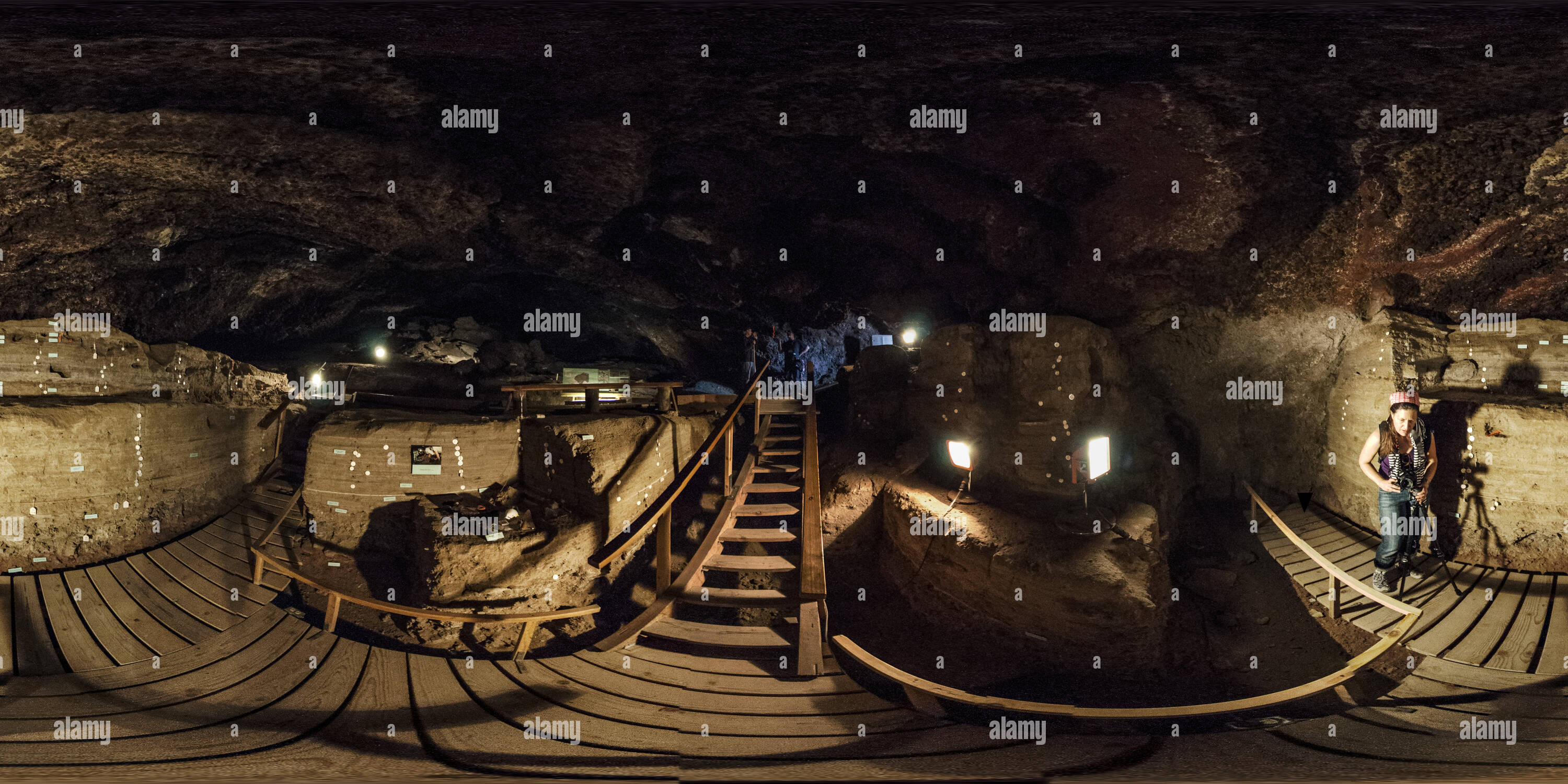 Vue panoramique à 360° de À l'intérieur de la grotte cachée