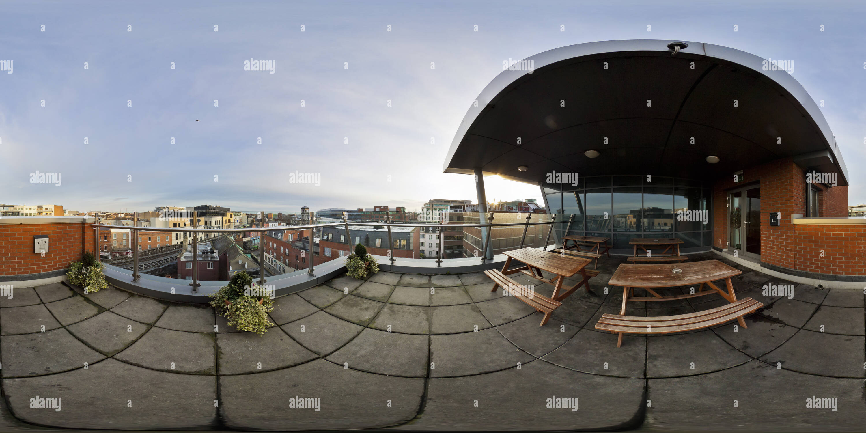 Vue panoramique à 360° de Matin vue depuis une terrasse à Dublin