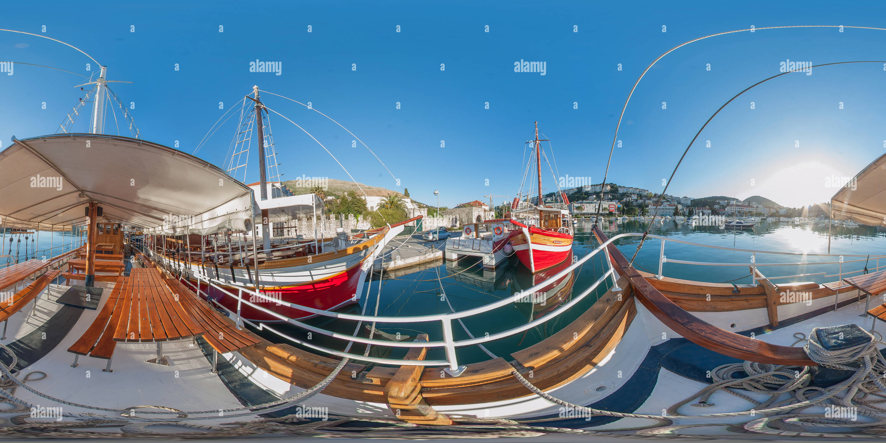 Vue panoramique à 360° de Navires au port de touris Gruz