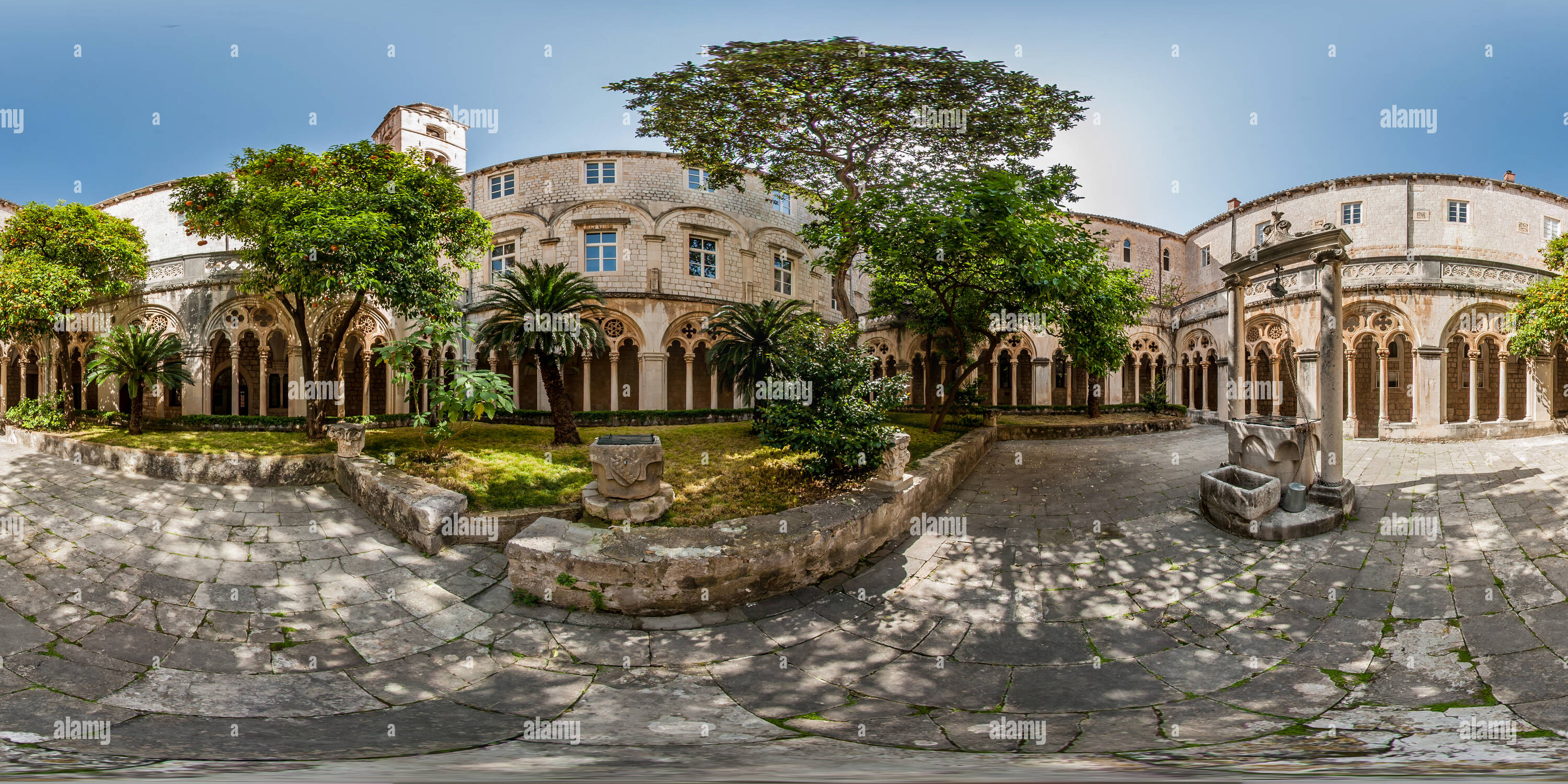 Vue panoramique à 360° de Cloître du Monastère dominicain à Dubrovnik, Croatie