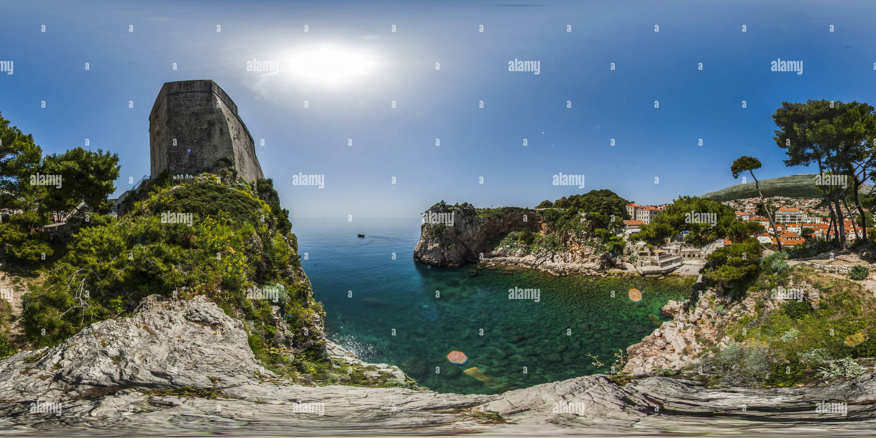 Vue panoramique à 360° de Lovrjenac et plage Sulic