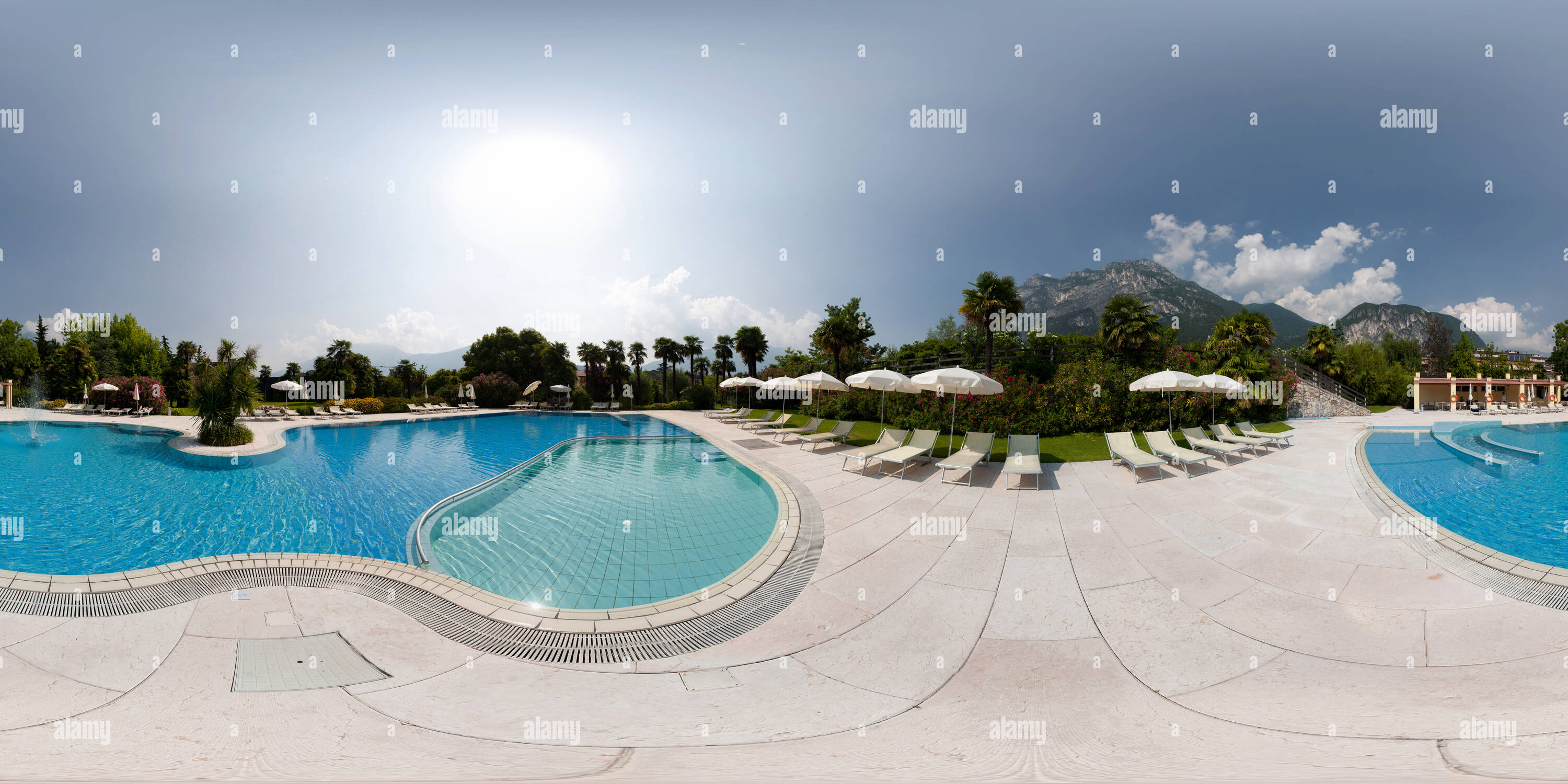 Vue panoramique à 360° de Bord de la piscine