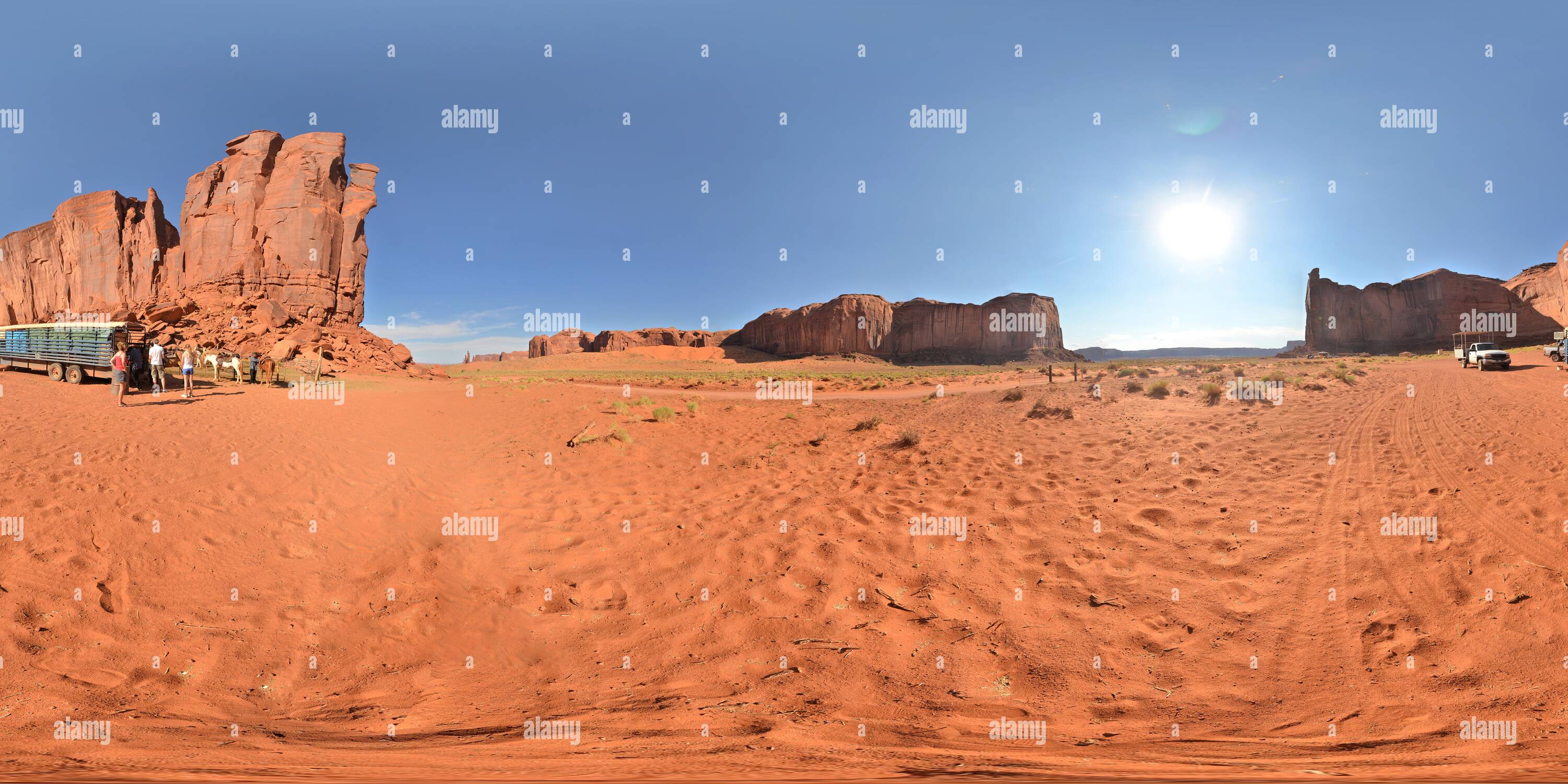 Vue panoramique à 360° de Monument Valley Horse louer et prières mains