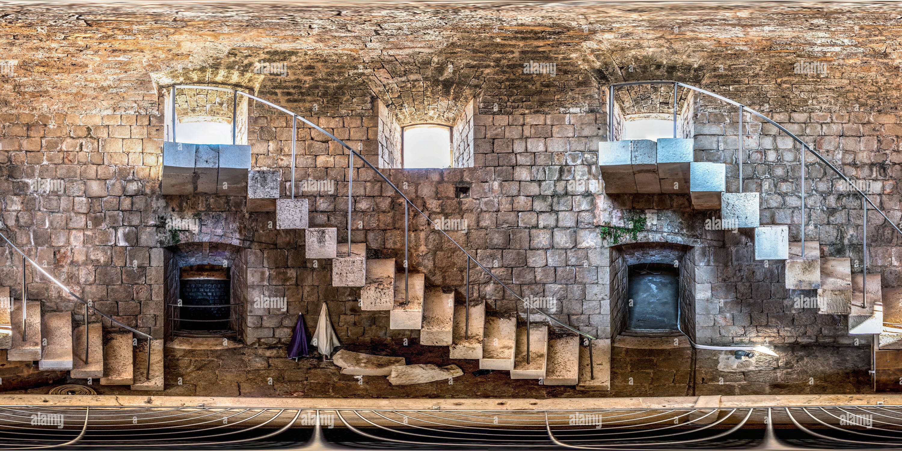 Vue panoramique à 360° de L'intérieur du château fort royal