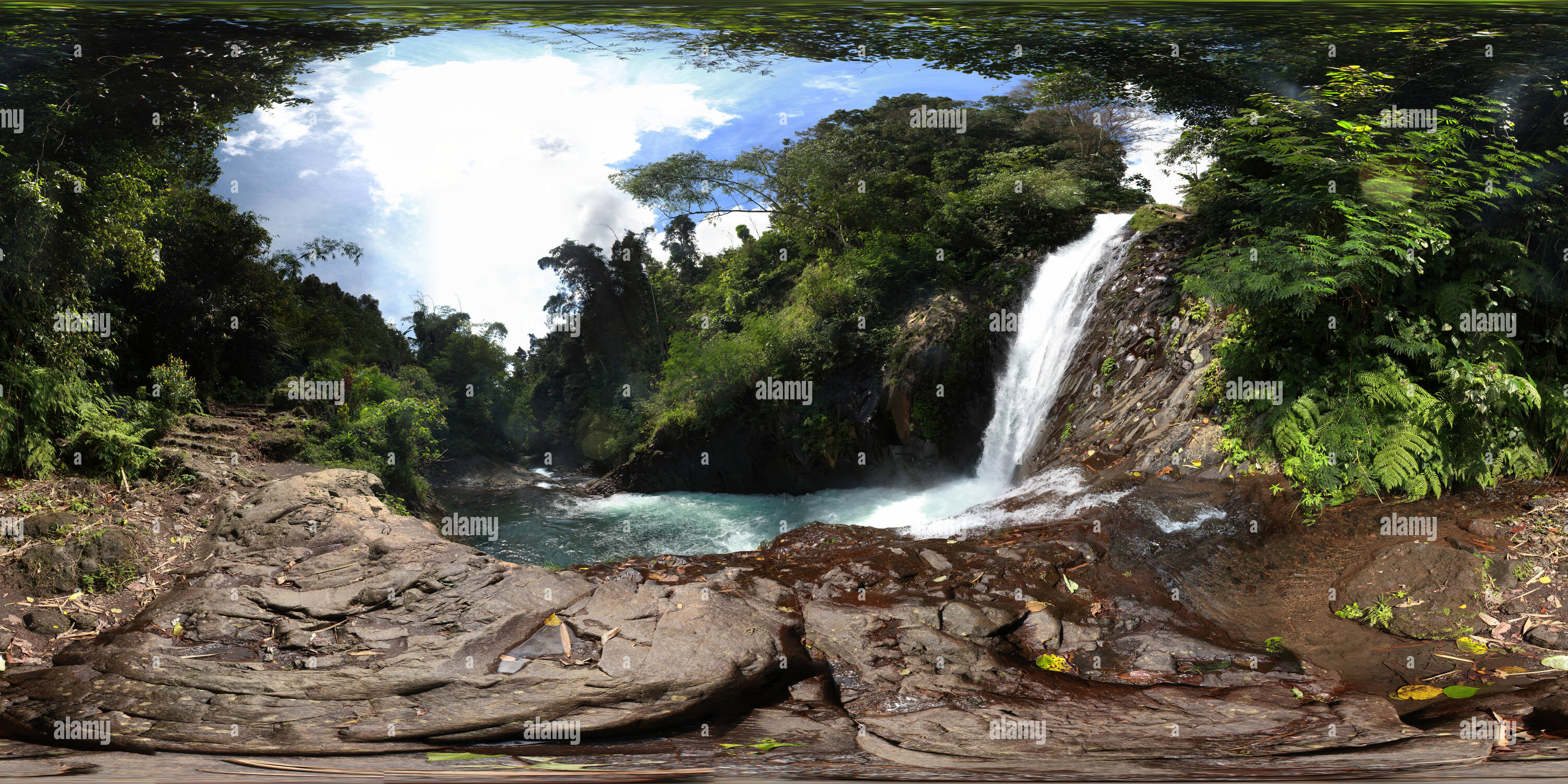 Vue panoramique à 360° de Indonésie - BALI - cascades de Gitgit, chute d'Mekalangan