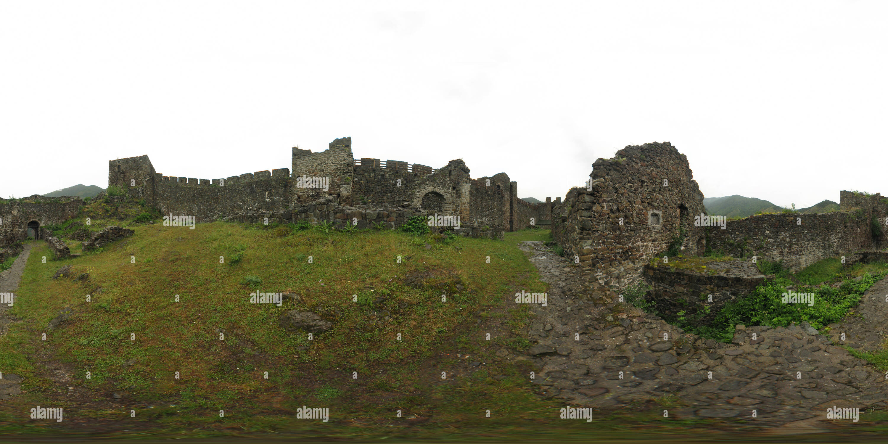 Vue panoramique à 360° de Tutin - Maglic (cour du château)-2