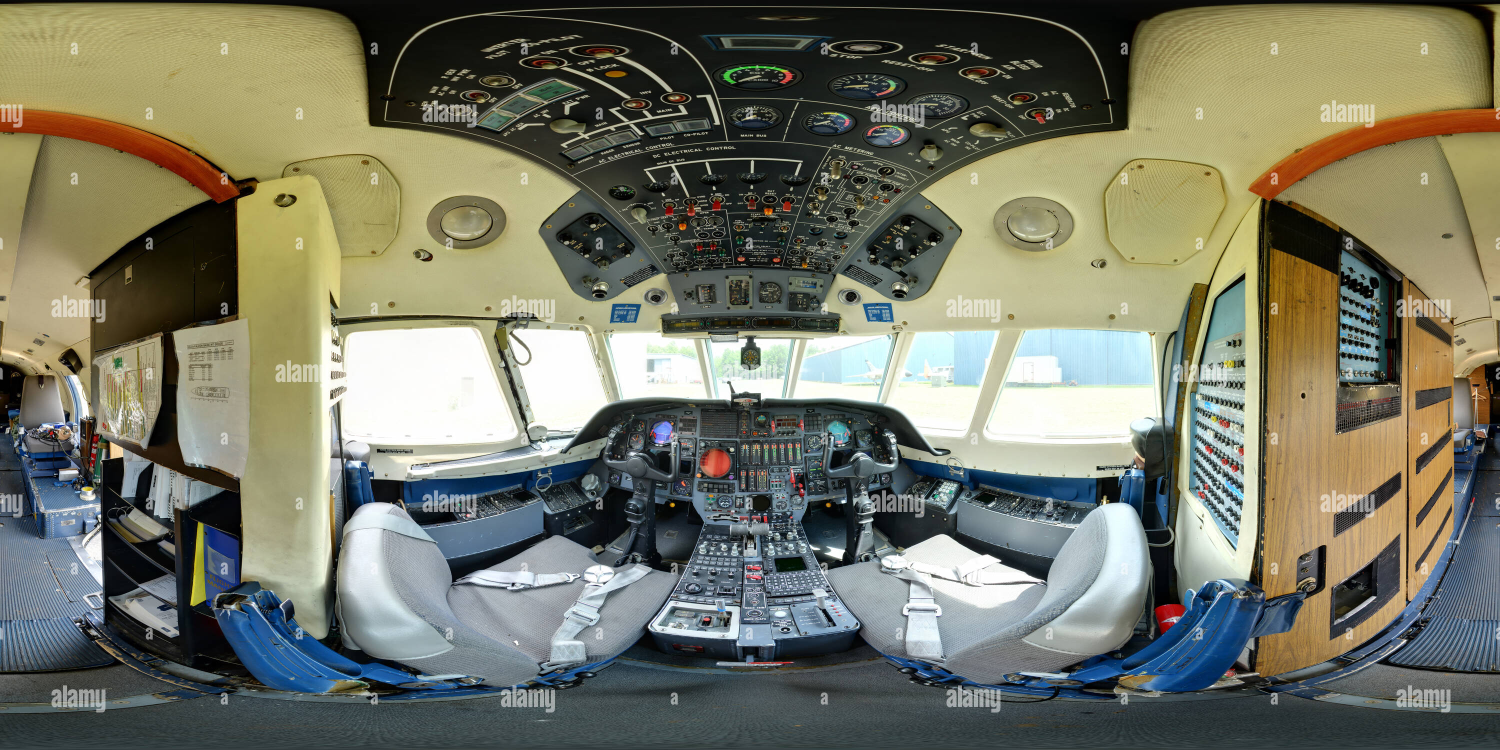 Vue panoramique à 360° de Coast Guard Dassault HU-25d'un cockpit