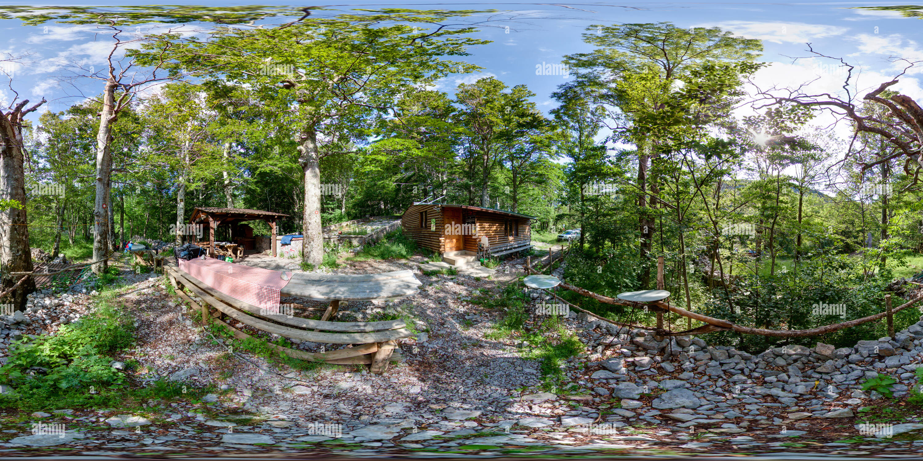 Vue panoramique à 360° de Sentier de montagne de Premužić - korpovac "refuge de montagne"