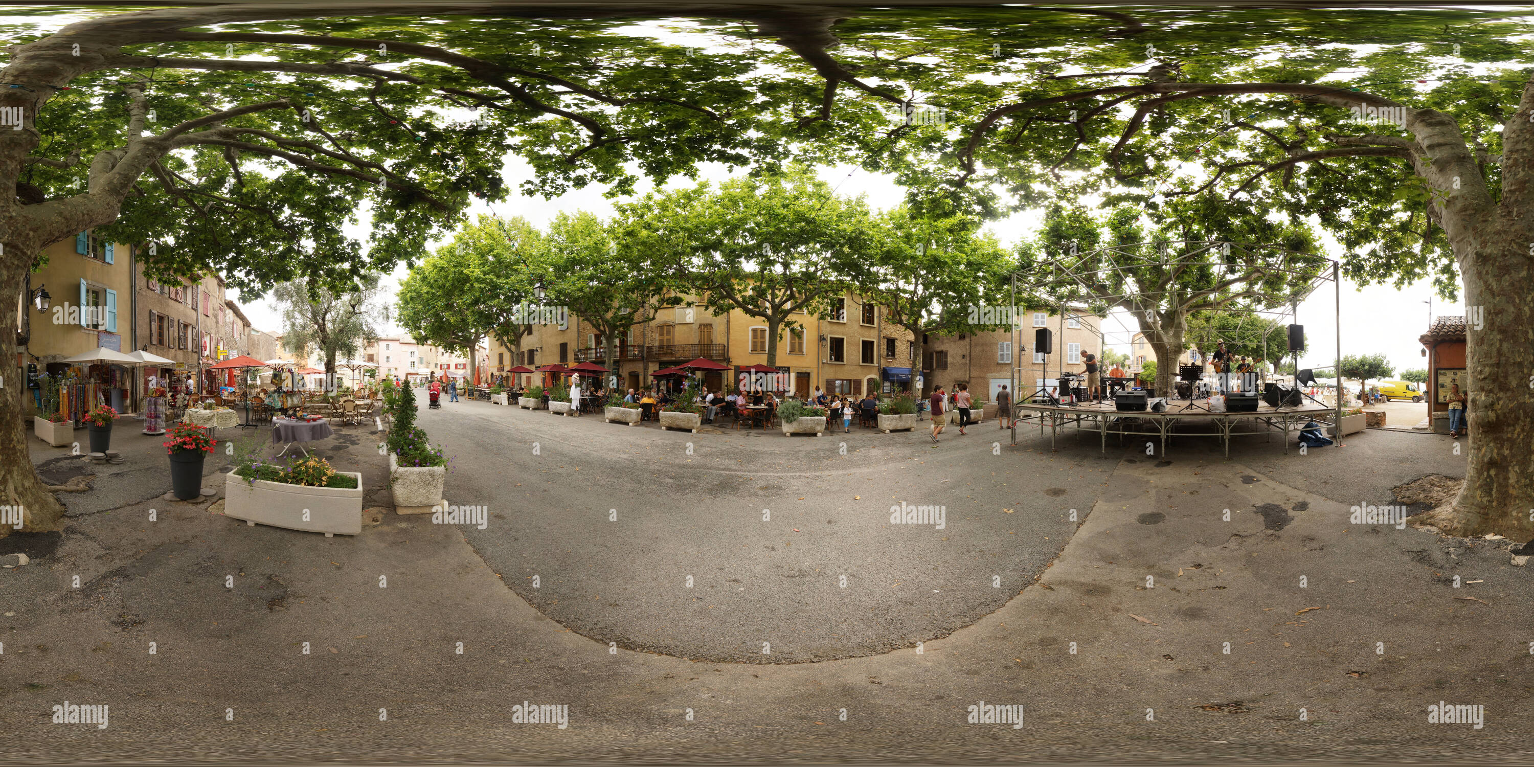 Vue panoramique à 360° de TOURTOUR (VAR) - Place des Ormeaux