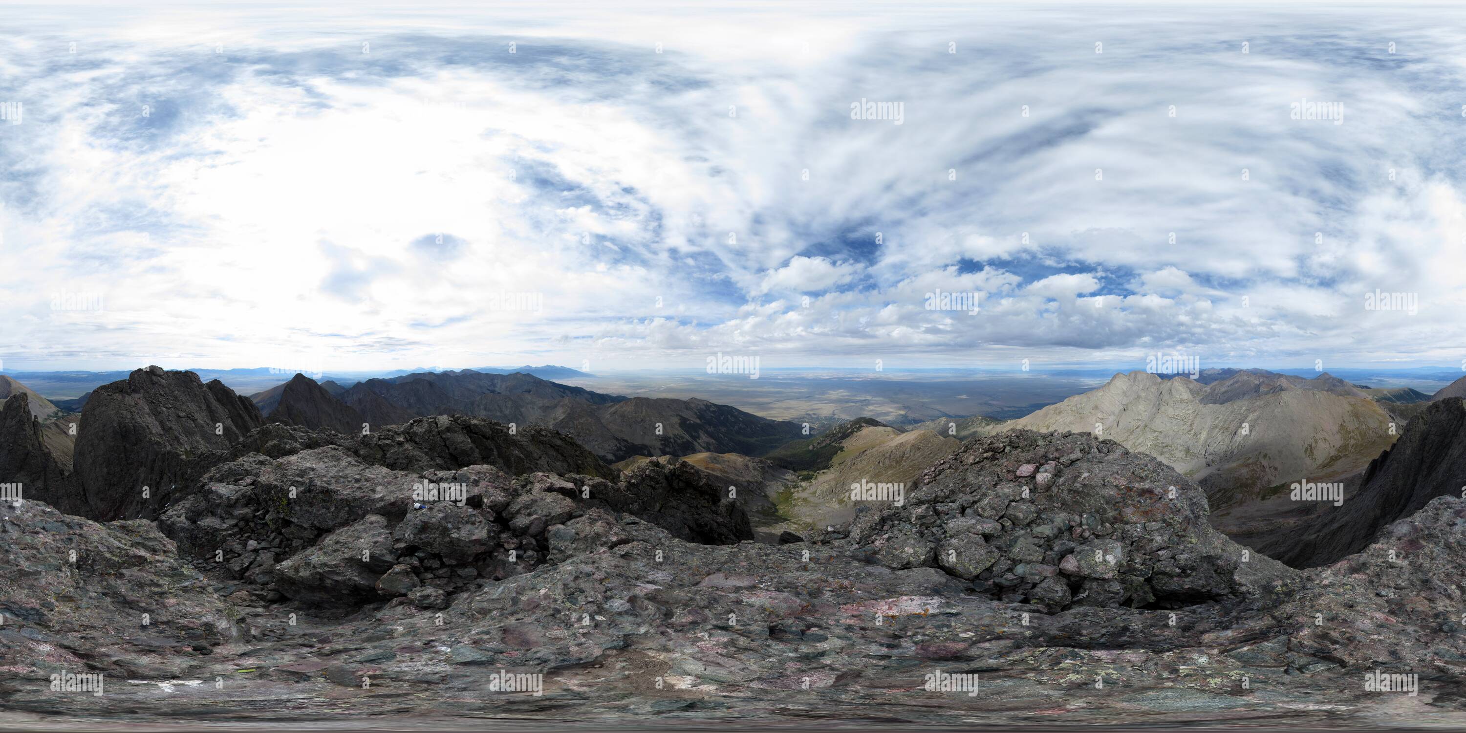 Vue panoramique à 360° de Crestone Peak (14294'/4357m)