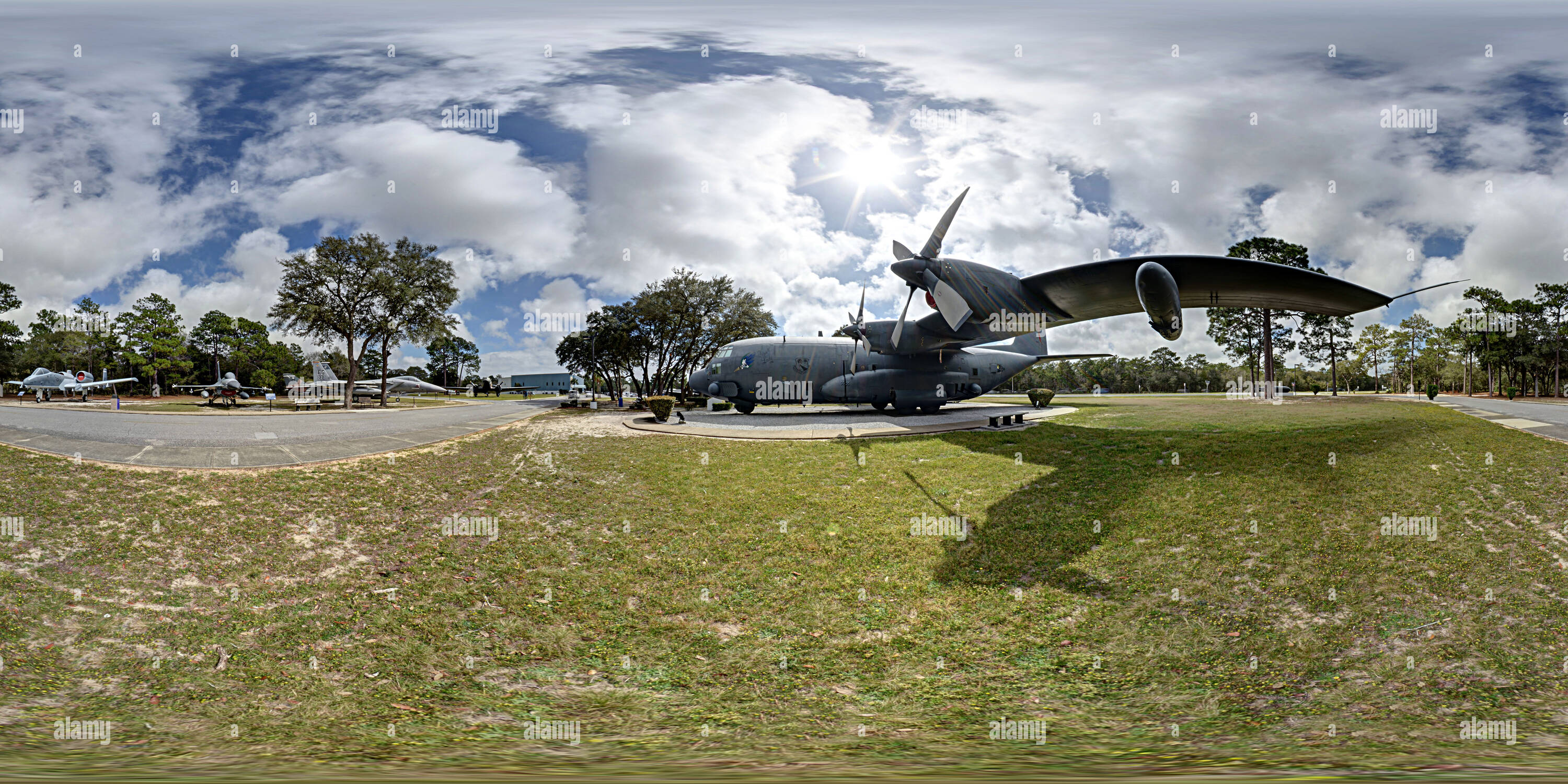 Vue panoramique à 360° de L'armement de l'USAF Museum AC-130