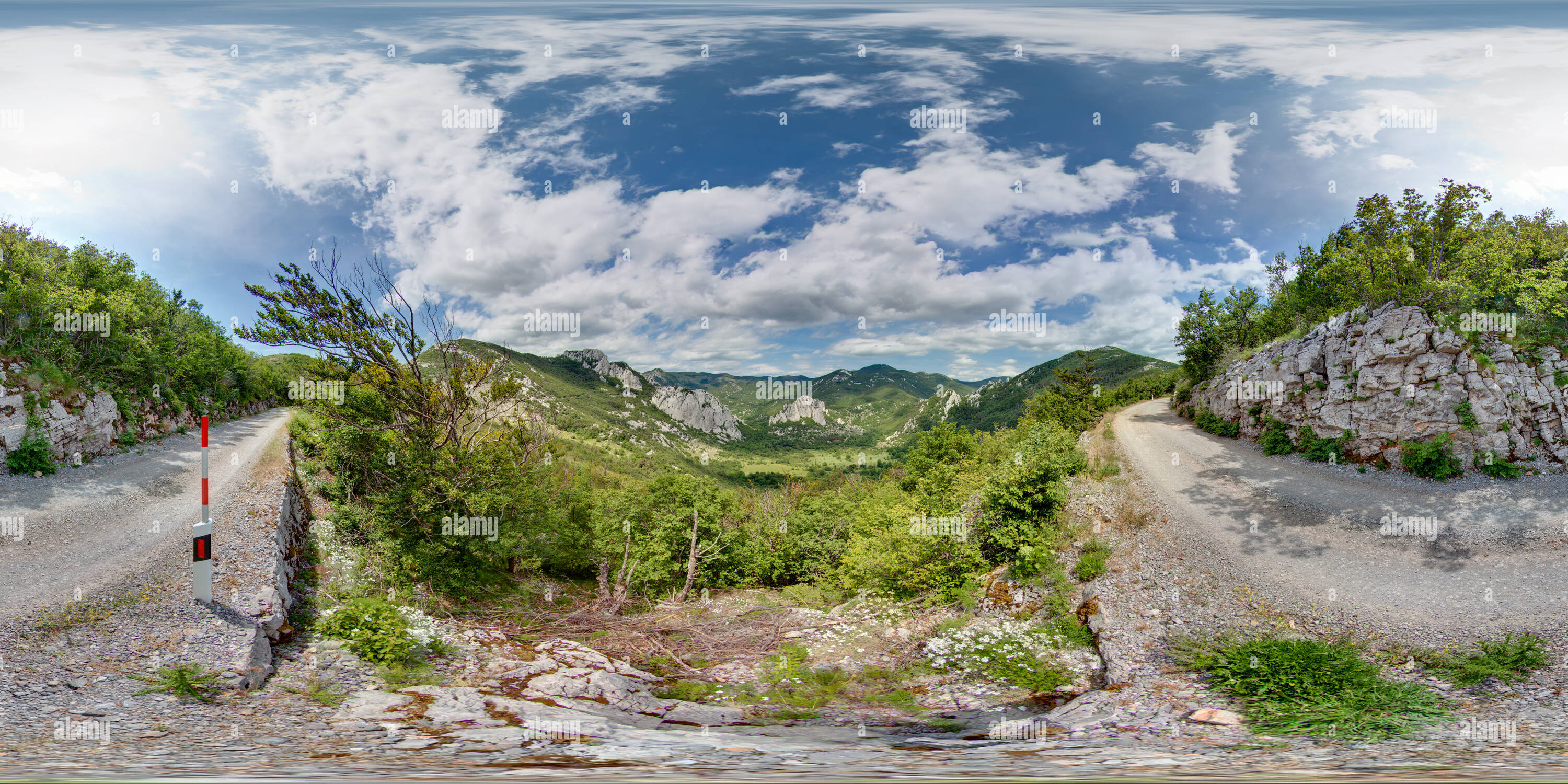 Vue panoramique à 360° de Route de montagne - Ravni Dabar 2