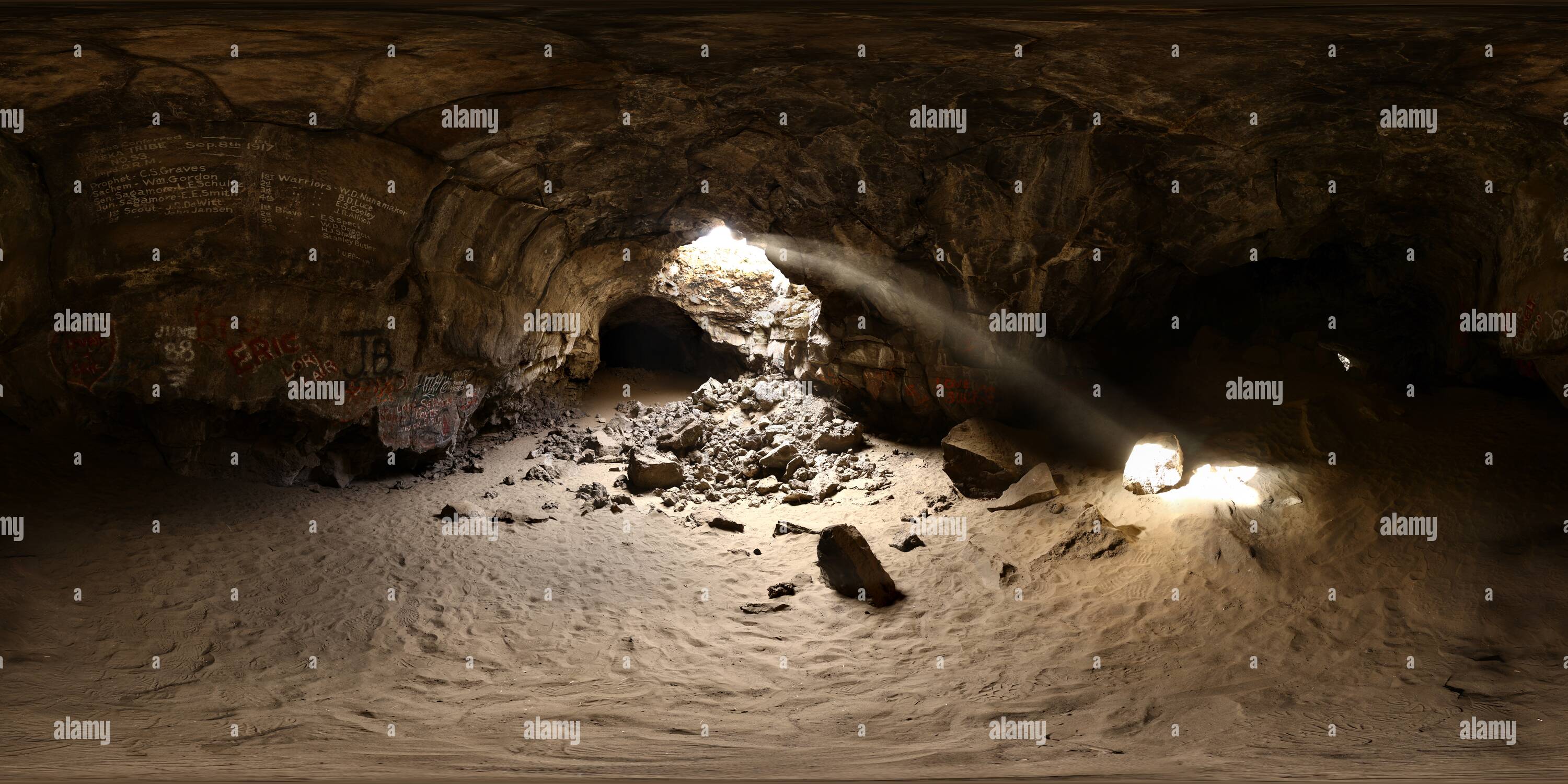Vue panoramique à 360° de Pluto's Cave puits [1]