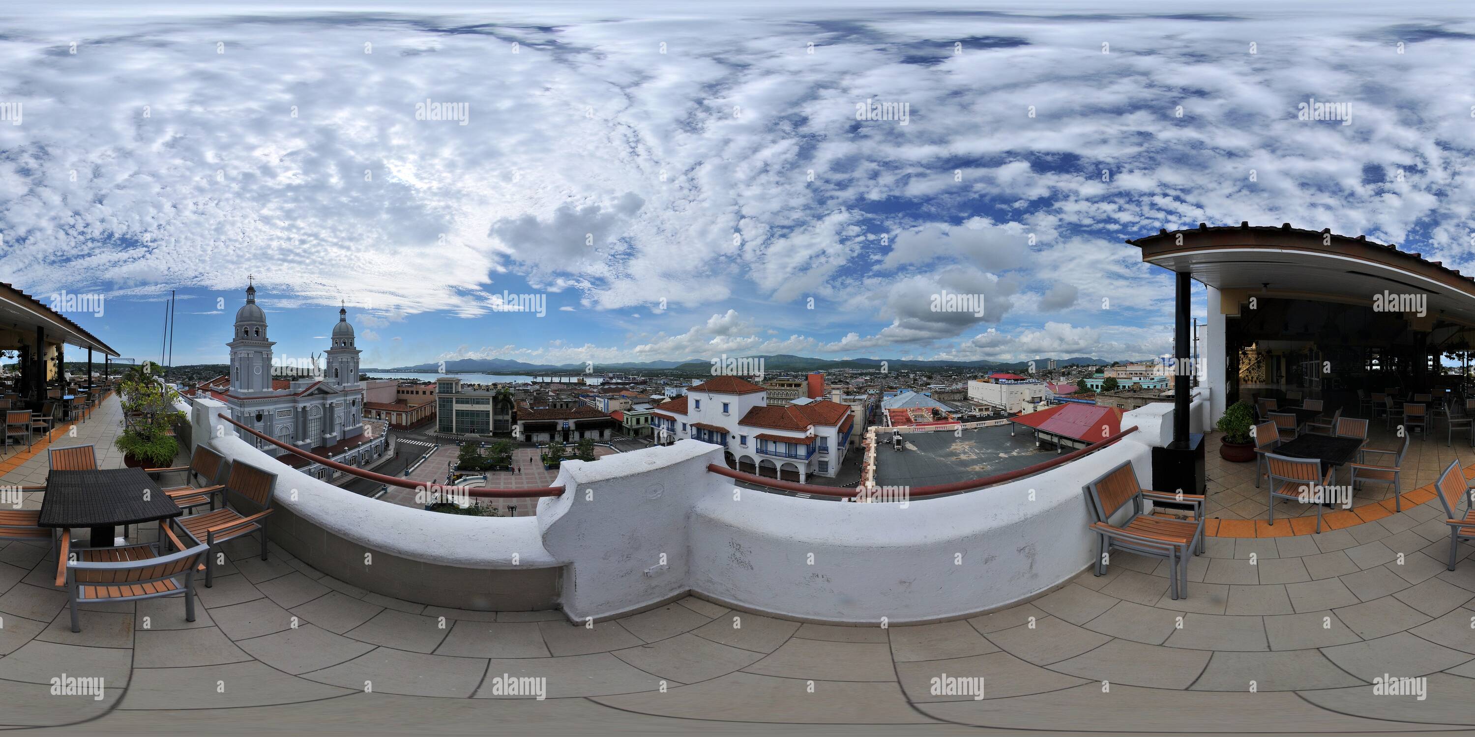 Vue panoramique à 360° de Cuba - Santiago de Cuba, vue depuis le haut de l'hôtel Casa Granda-1