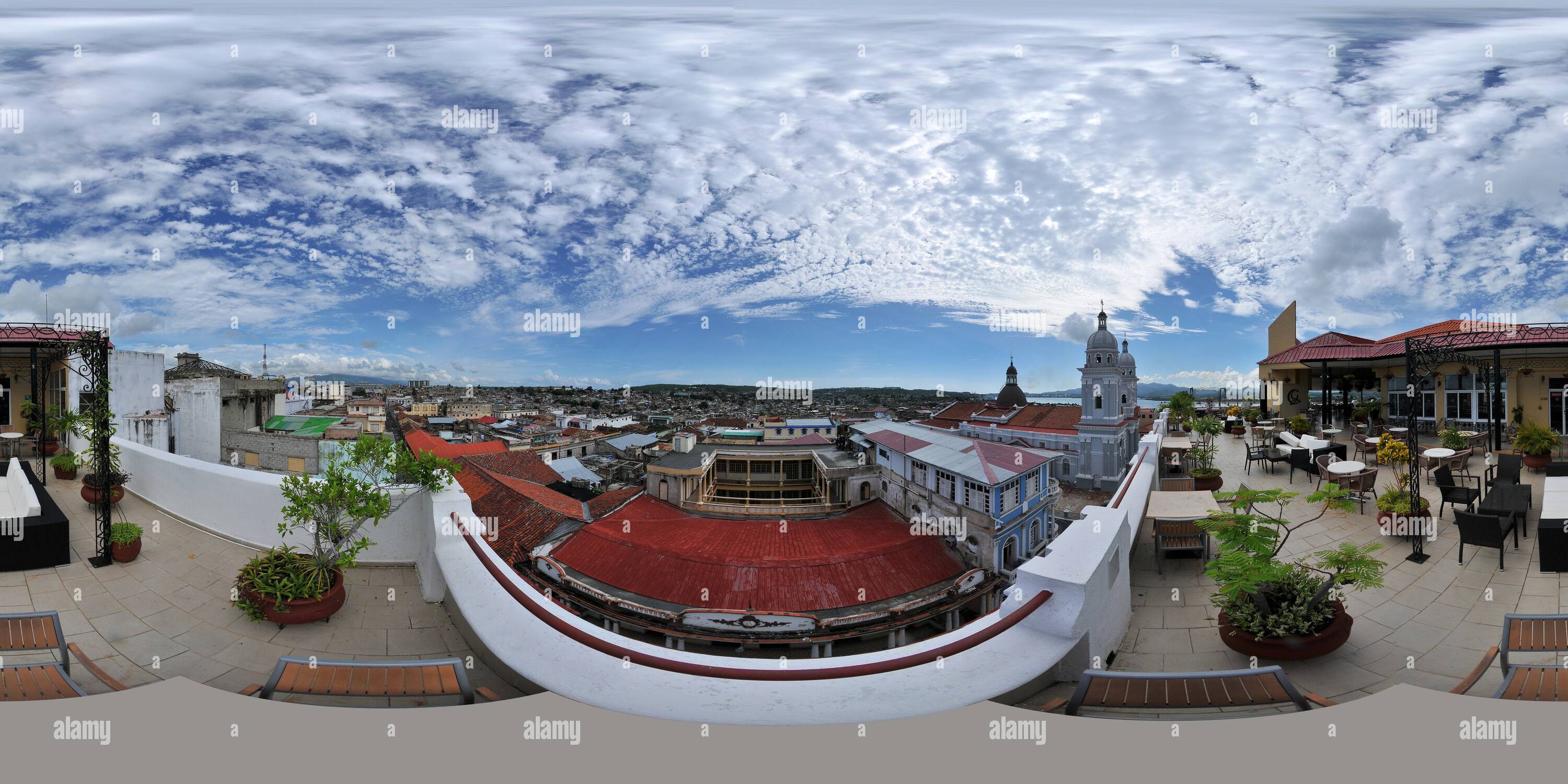 Vue panoramique à 360° de Cuba - Santiago de Cuba, vue depuis le haut de l'hôtel Casa Granda-3