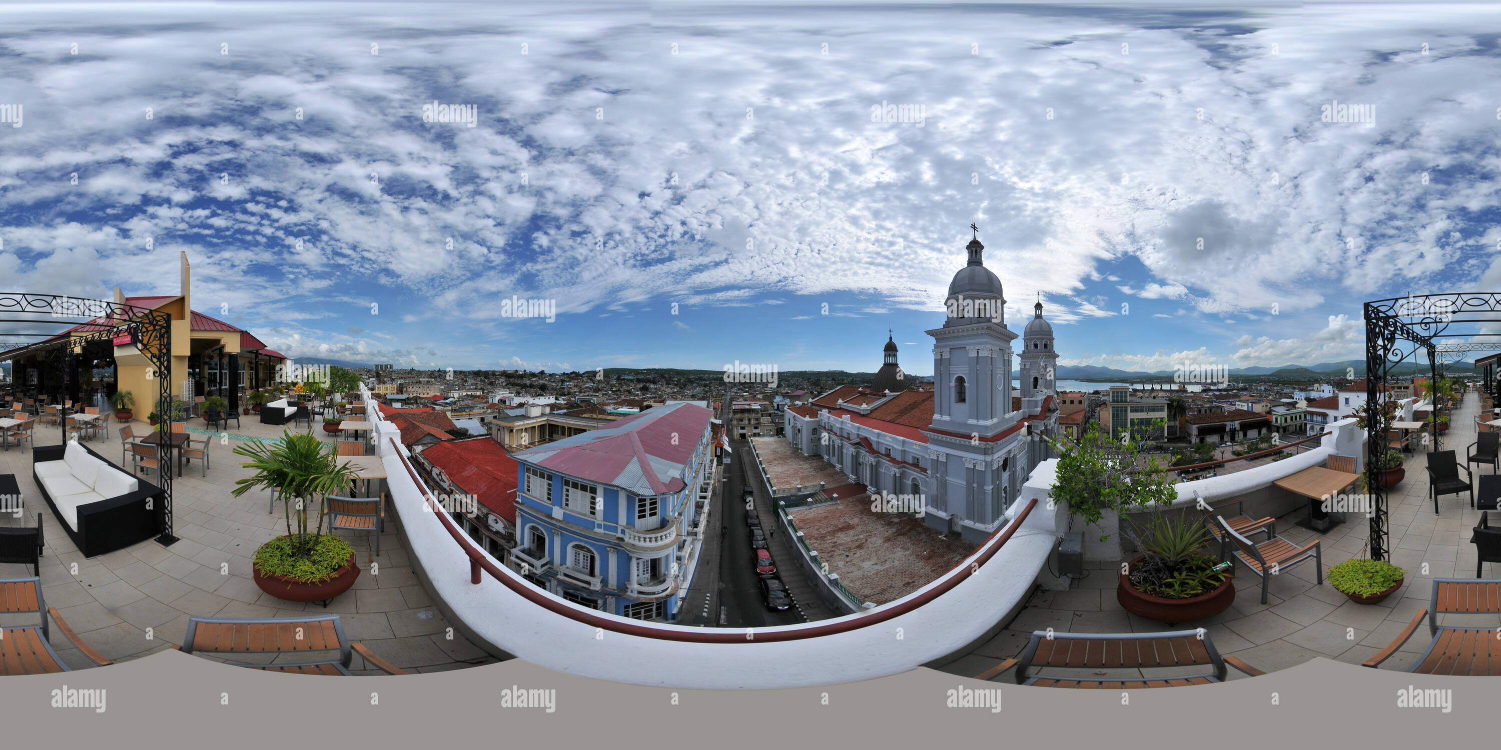 Vue panoramique à 360° de Cuba - Santiago de Cuba, vue depuis le haut de l'hôtel Casa Granda-2