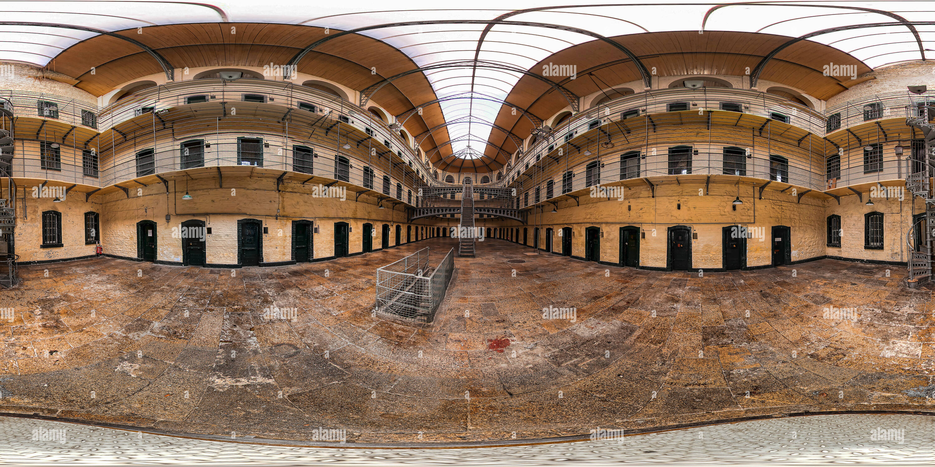 Vue panoramique à 360° de Crumlin Road Prison d'Irlande du Nord