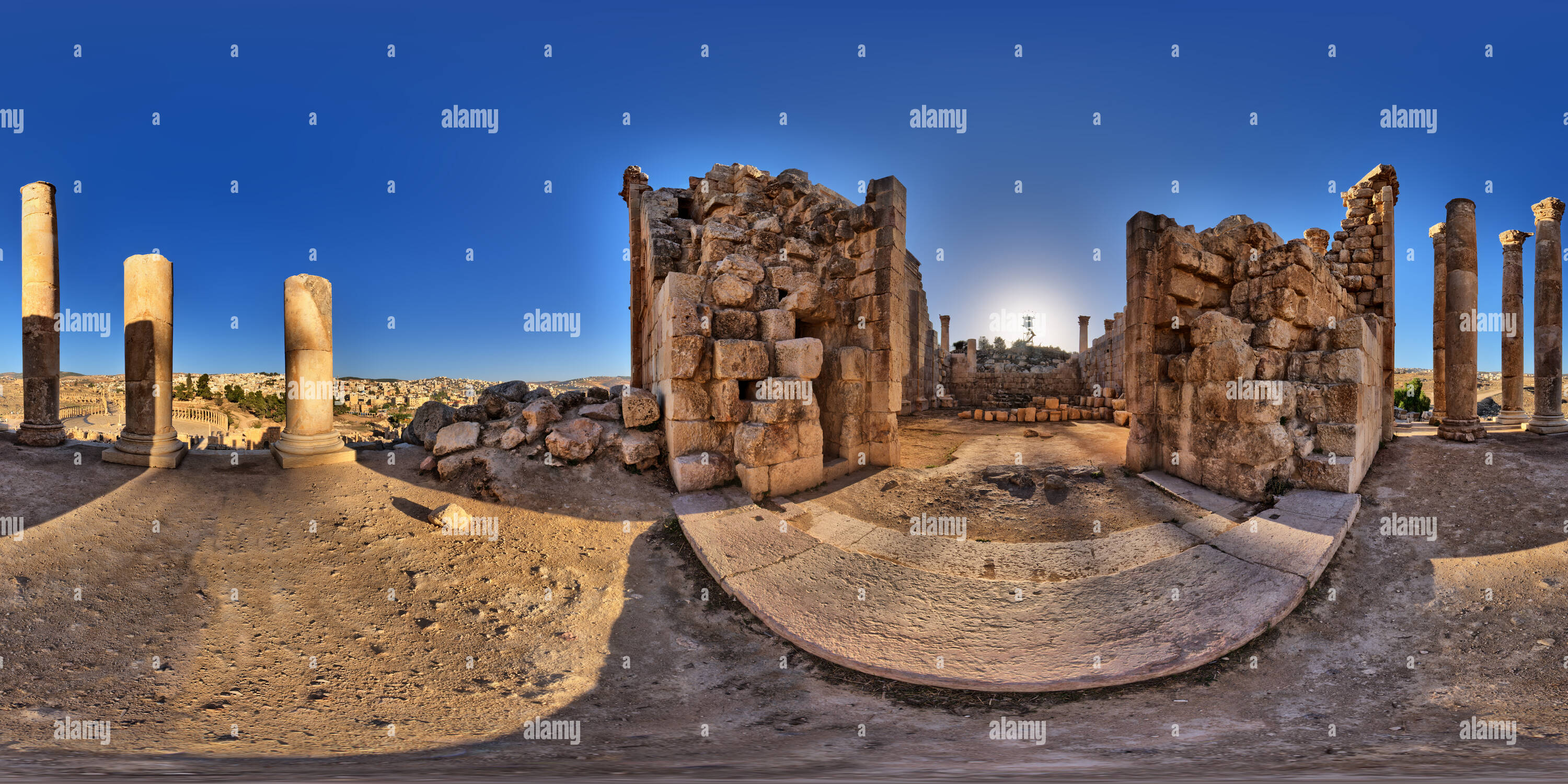 Vue panoramique à 360° de Le Grand Temple de Zeus La ville romaine de Jersah en Jordanie