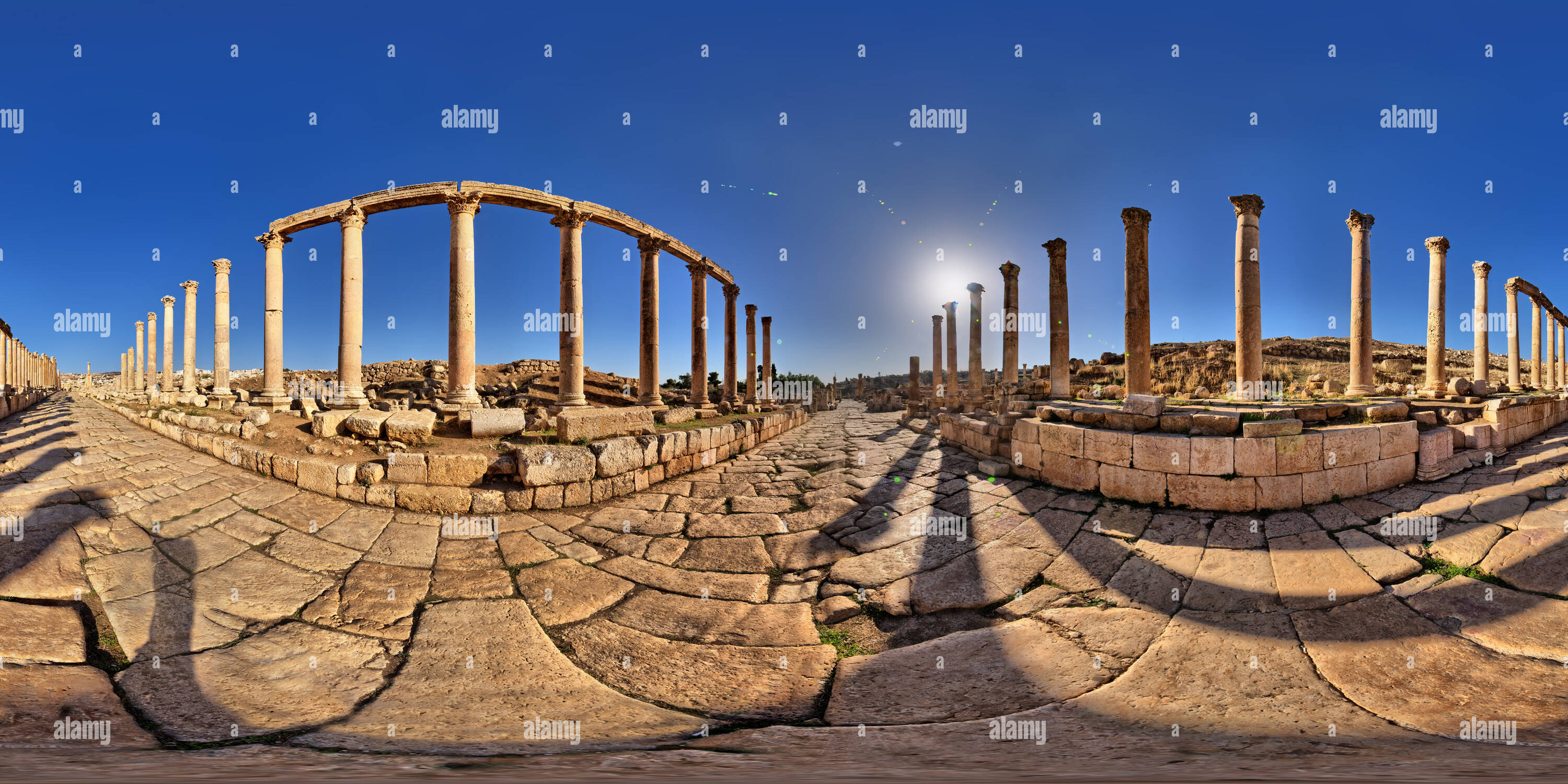 Vue panoramique à 360° de La rue principale de la ville romaine de Jerash, Jordanie