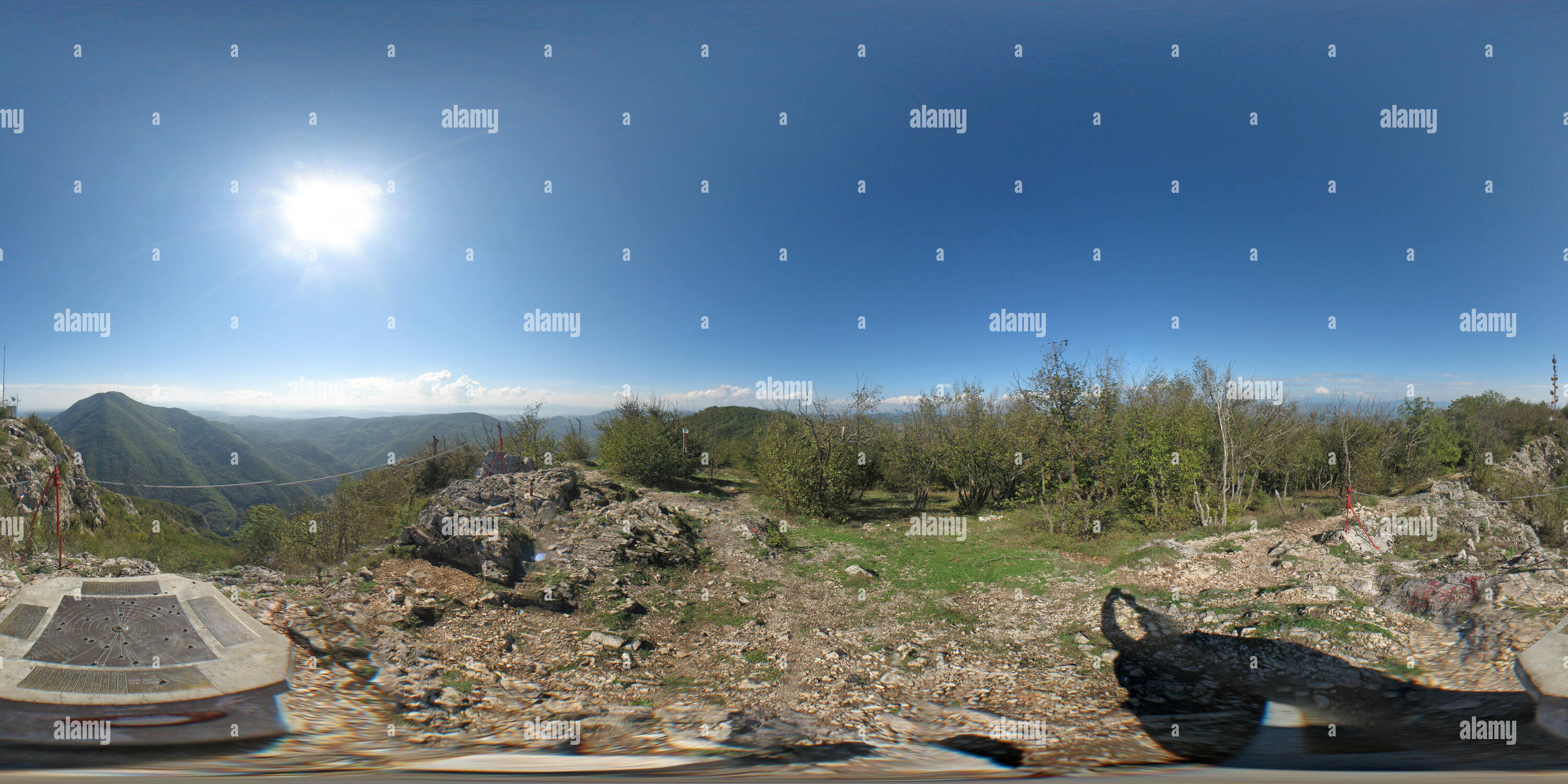 Vue panoramique à 360° de Haut de Mt. Kablar