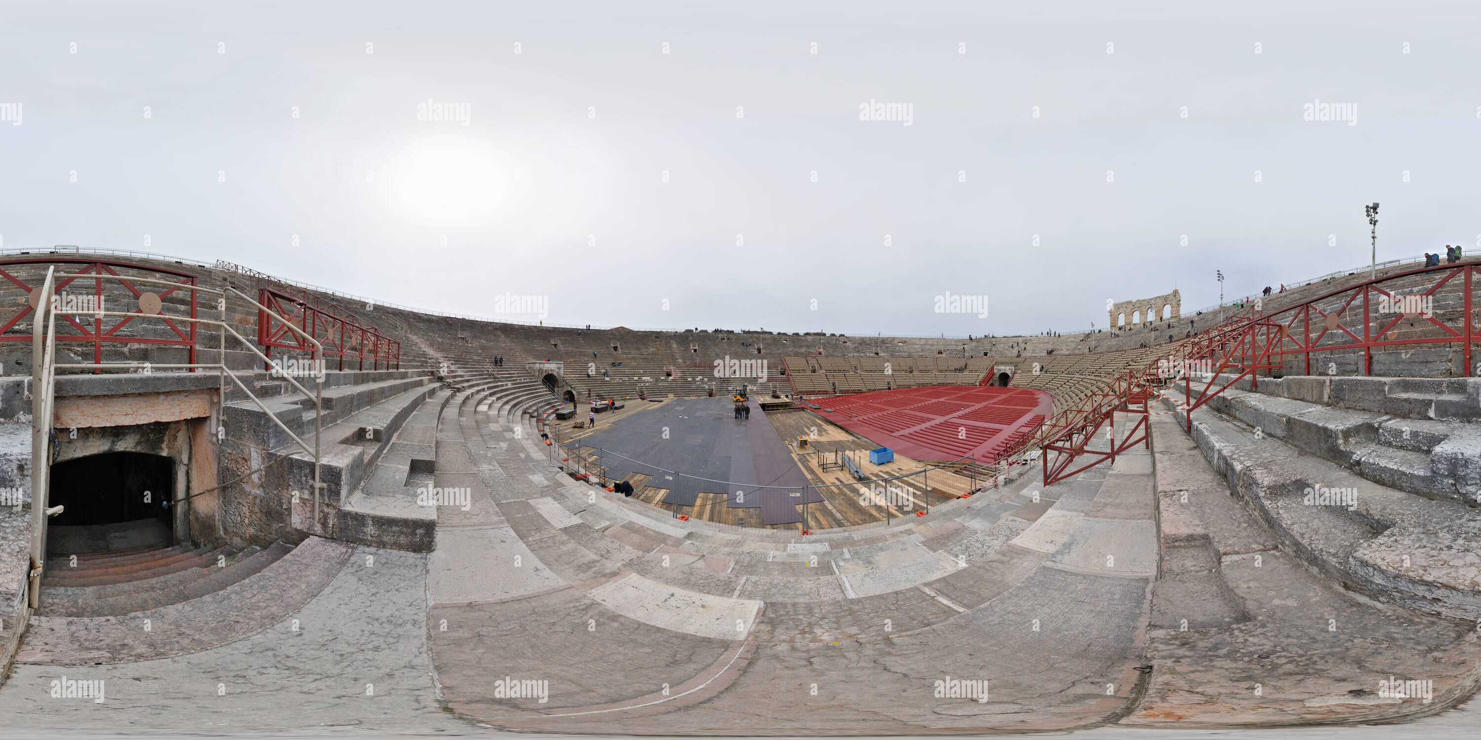 Vue panoramique à 360° de Vérone (ITA) Arena di Verona 20160325