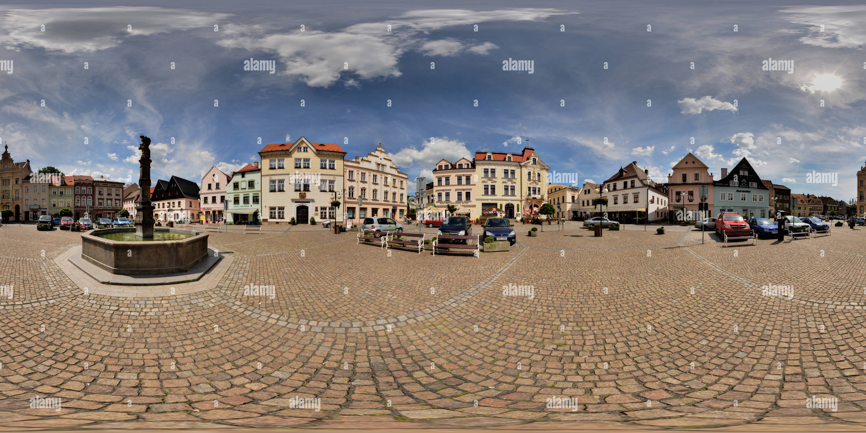 Vue panoramique à 360° de Square en ville Ceska Kamenice, République Tchèque