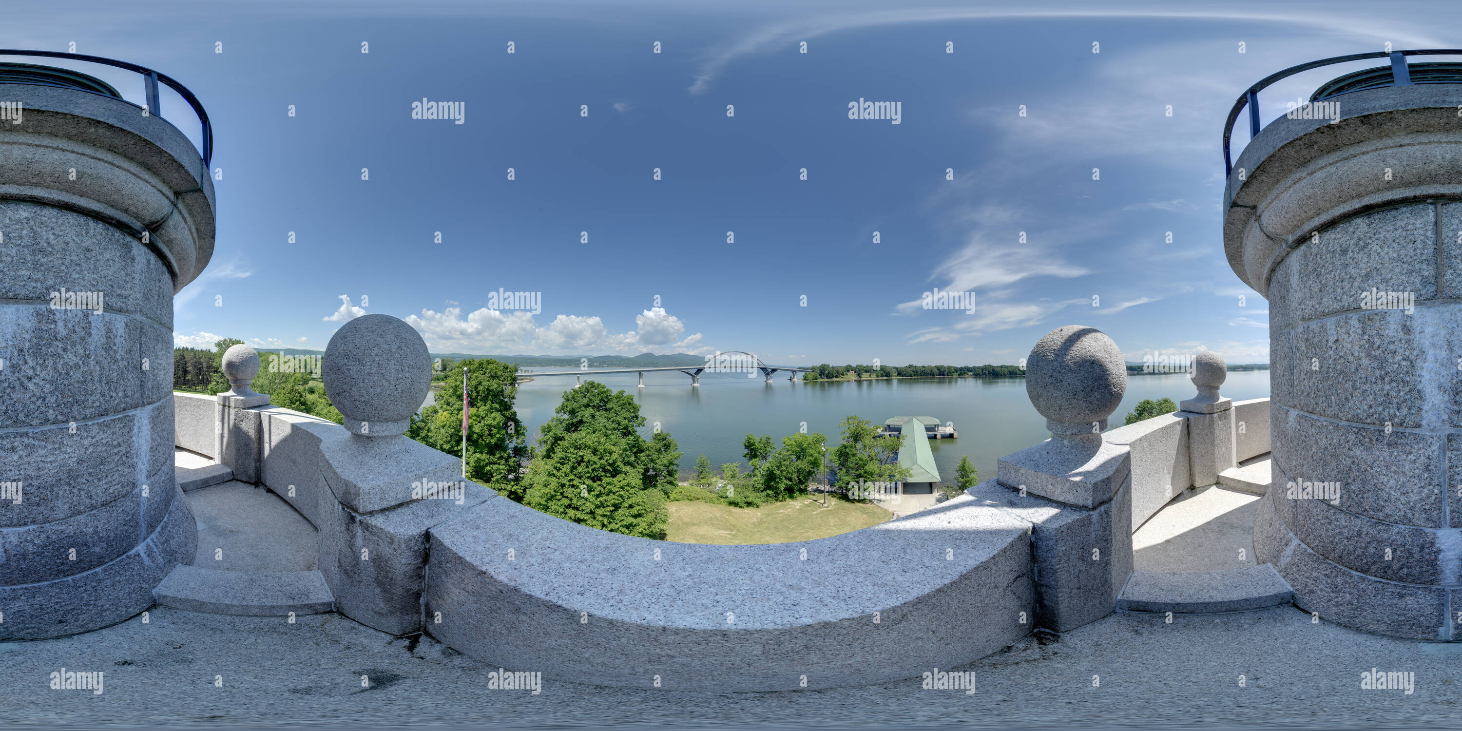 Vue panoramique à 360° de Le lac Champlain Bridge