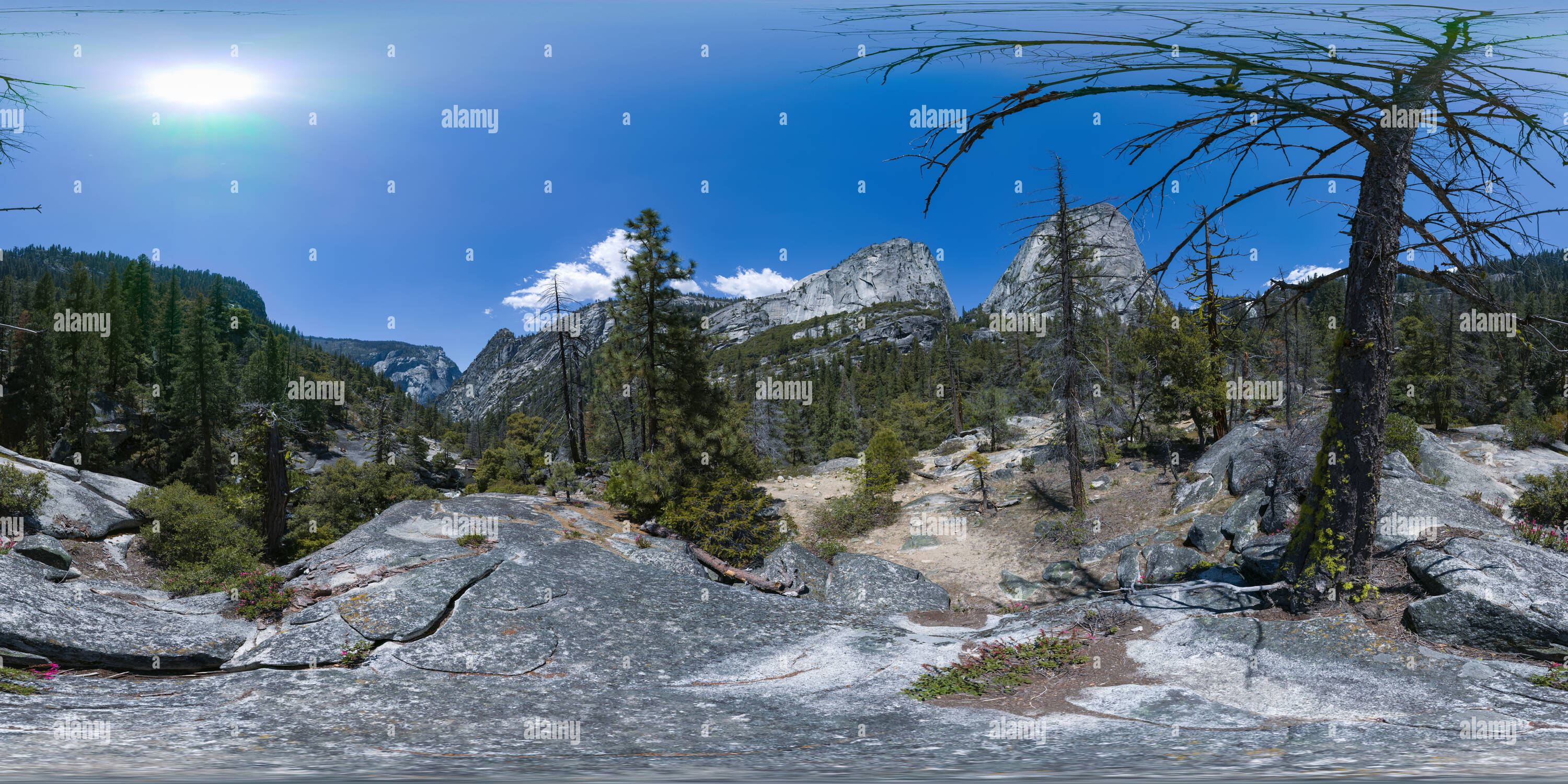 Vue panoramique à 360° de Mist Trail, Yosemite