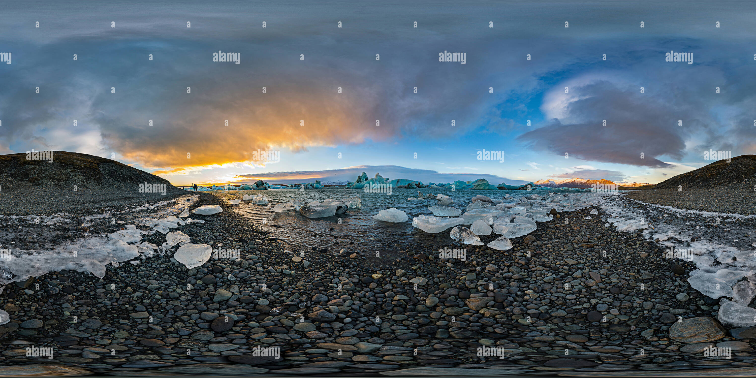 Vue panoramique à 360° de Coucher de soleil sur la lagune Jokulsarlon