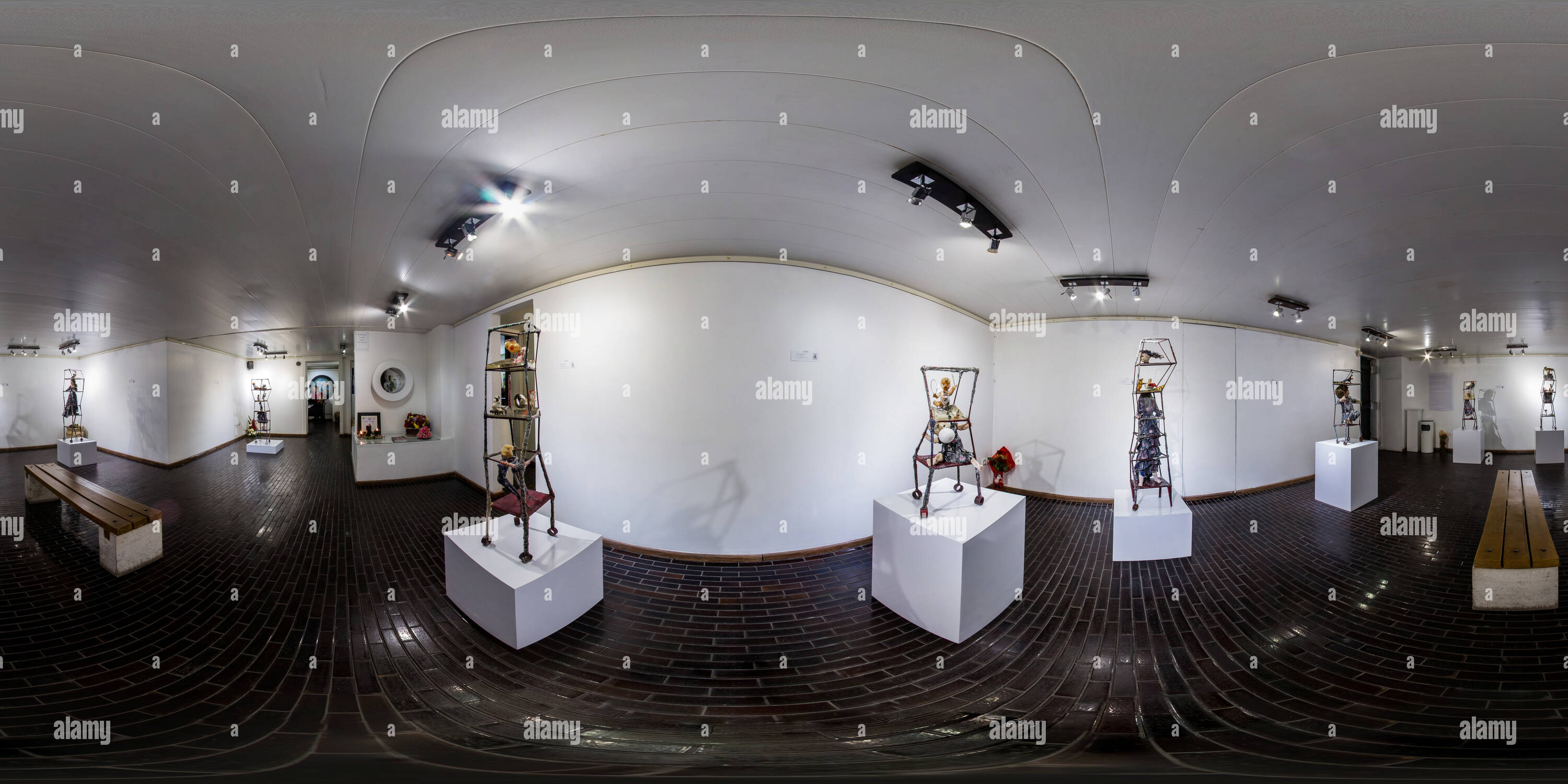 Vue panoramique à 360° de Seyhoun Art Gallery Jan 2017 Maryam Kouhestani Corps critique 02