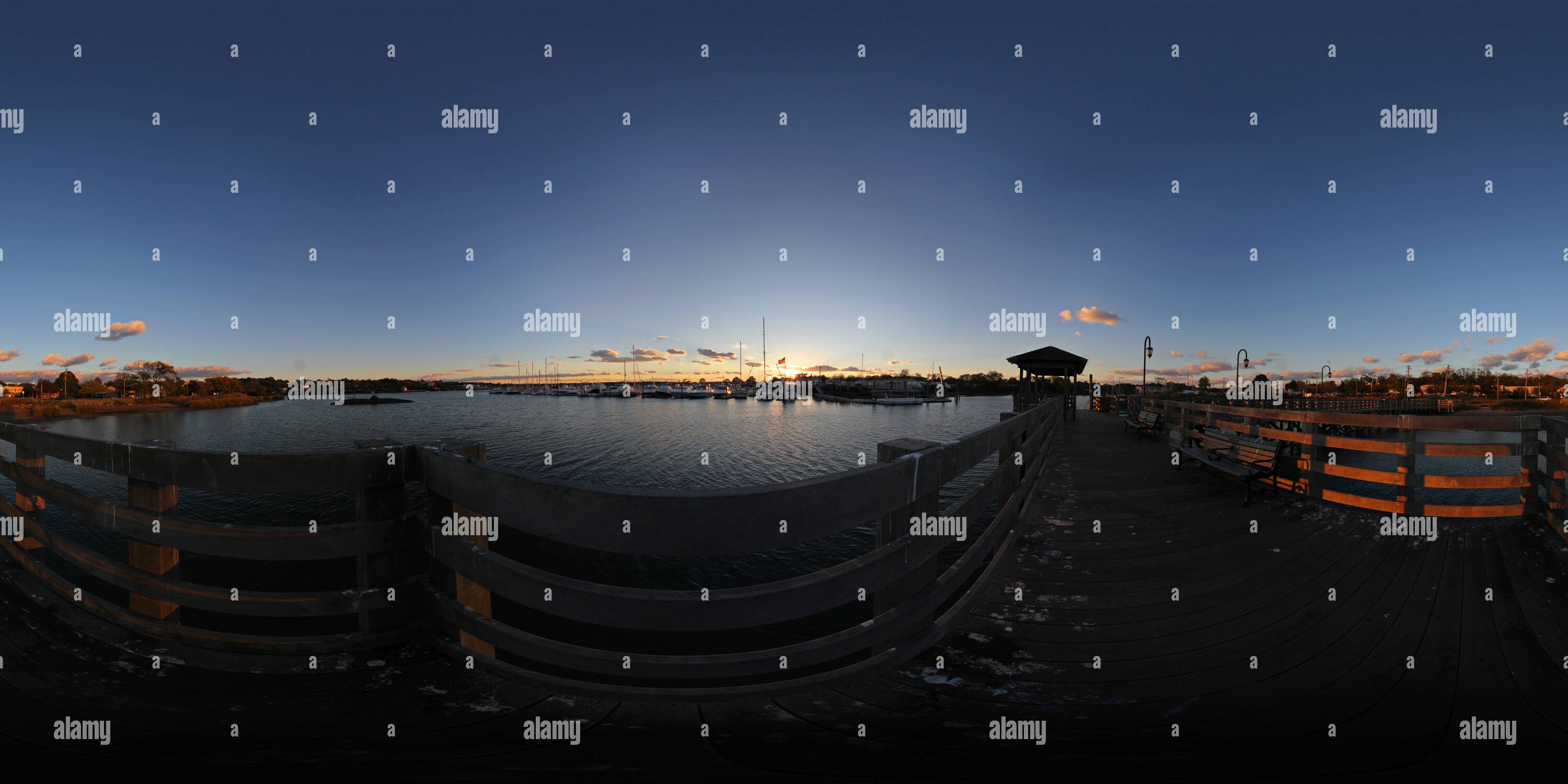 Vue panoramique à 360° de Coucher de Shore Drive Dock Port Washington NY