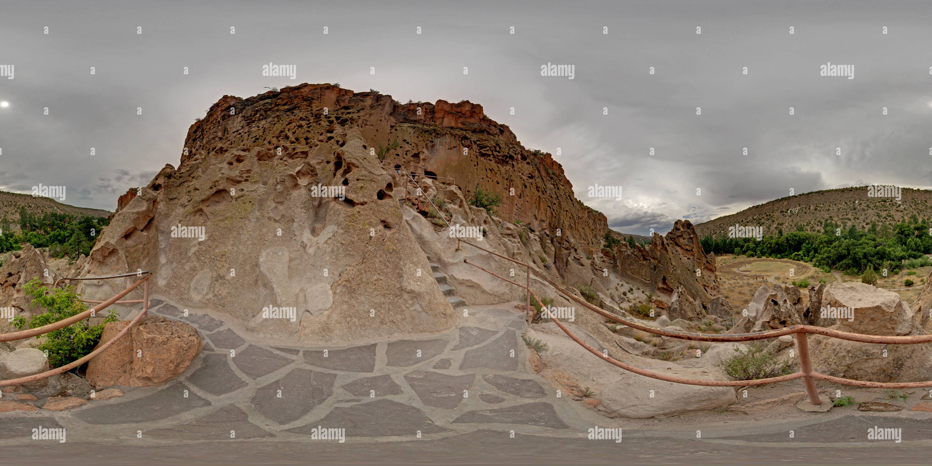 Vue panoramique à 360° de Sentier en boucle principale Bandelier National Monument NM