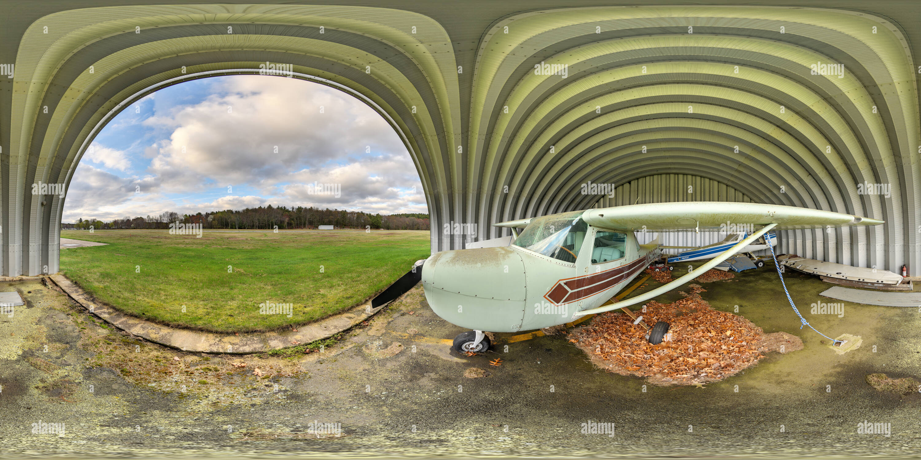 Vue panoramique à 360° de Reine à l'hangar de l'aéroport de Marlboro