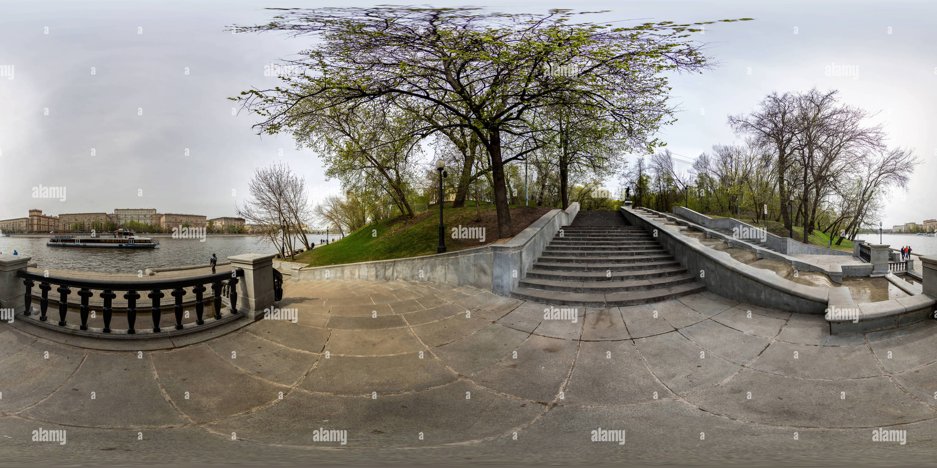 Vue panoramique à 360° de La Fontaine "Cascade"