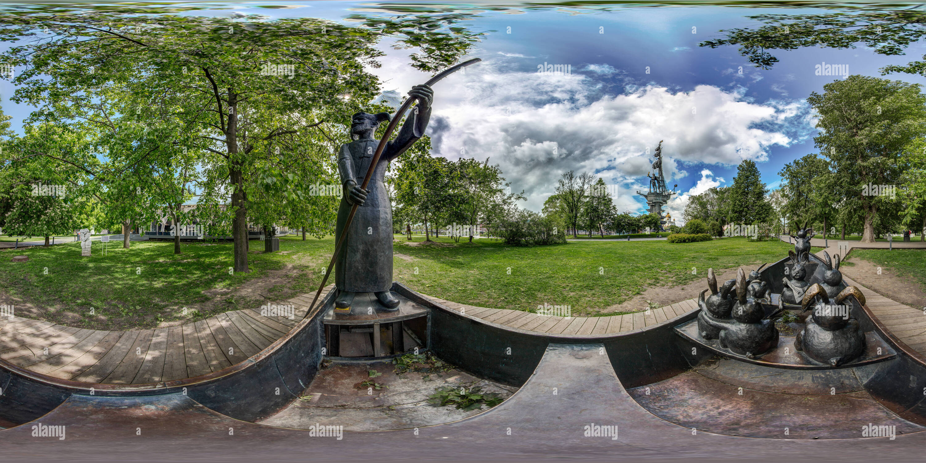 Vue panoramique à 360° de La sculpture 'grand-père Mazay et les lièvres' dans le parc Muzeon à Moscou