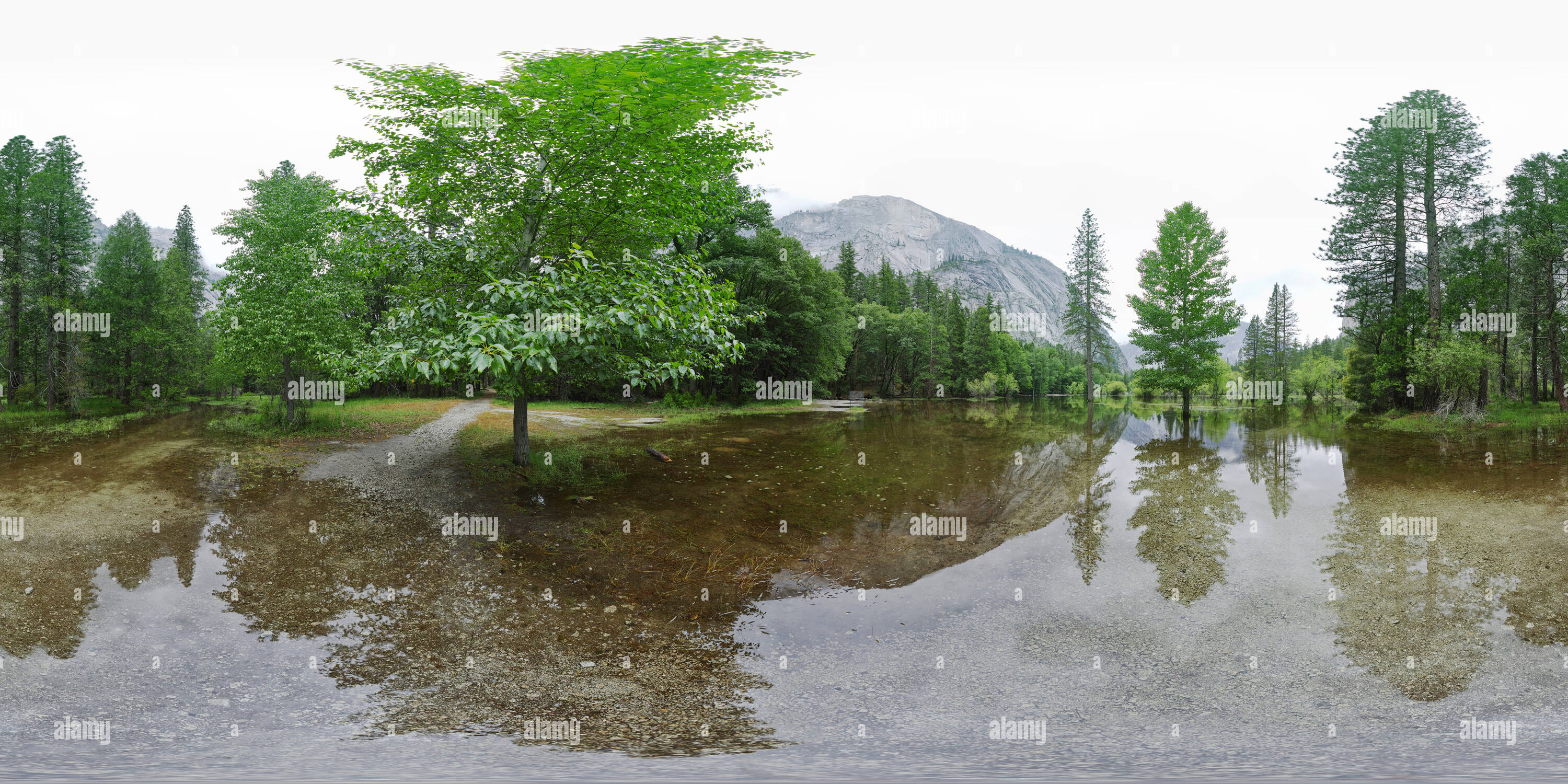 Vue panoramique à 360° de Mirror Lake Yosemite,