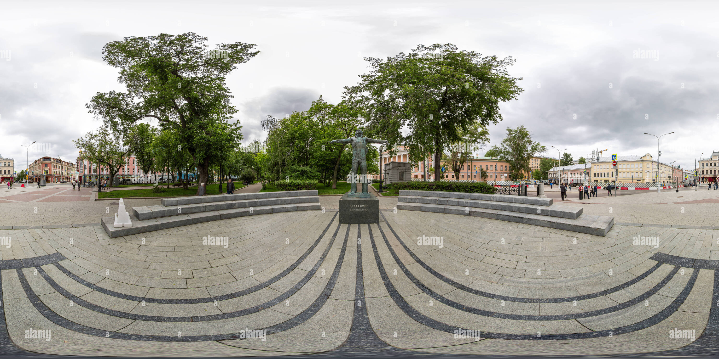 Vue panoramique à 360° de Le monument de Vladimir Vysotsky sur l'Strastnoy Boulevard