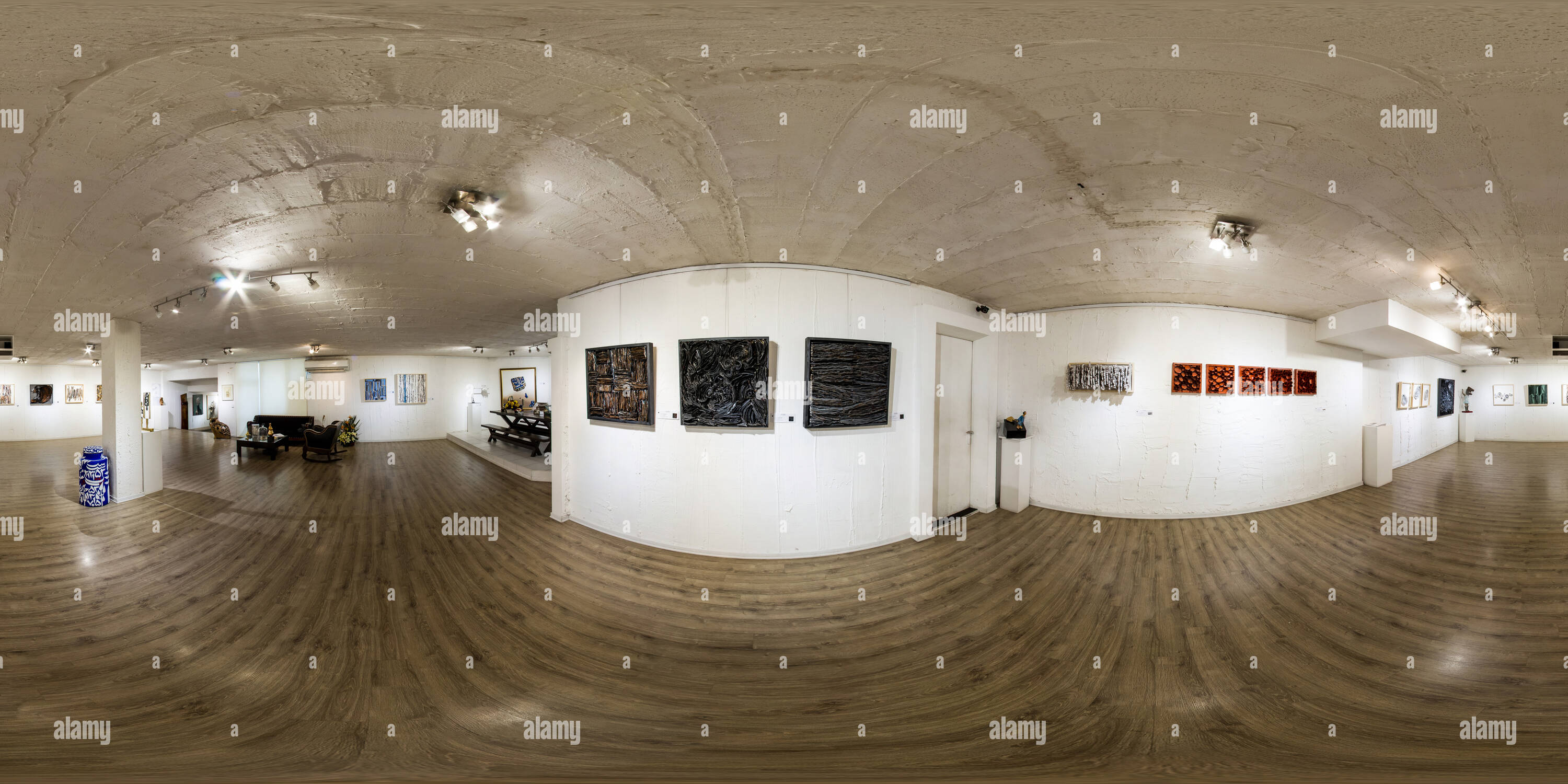 Vue panoramique à 360° de Sryhoun Art Gallery Dec 2017 Azadeh Hussaini fixée au mur 01 Sculptures de papier