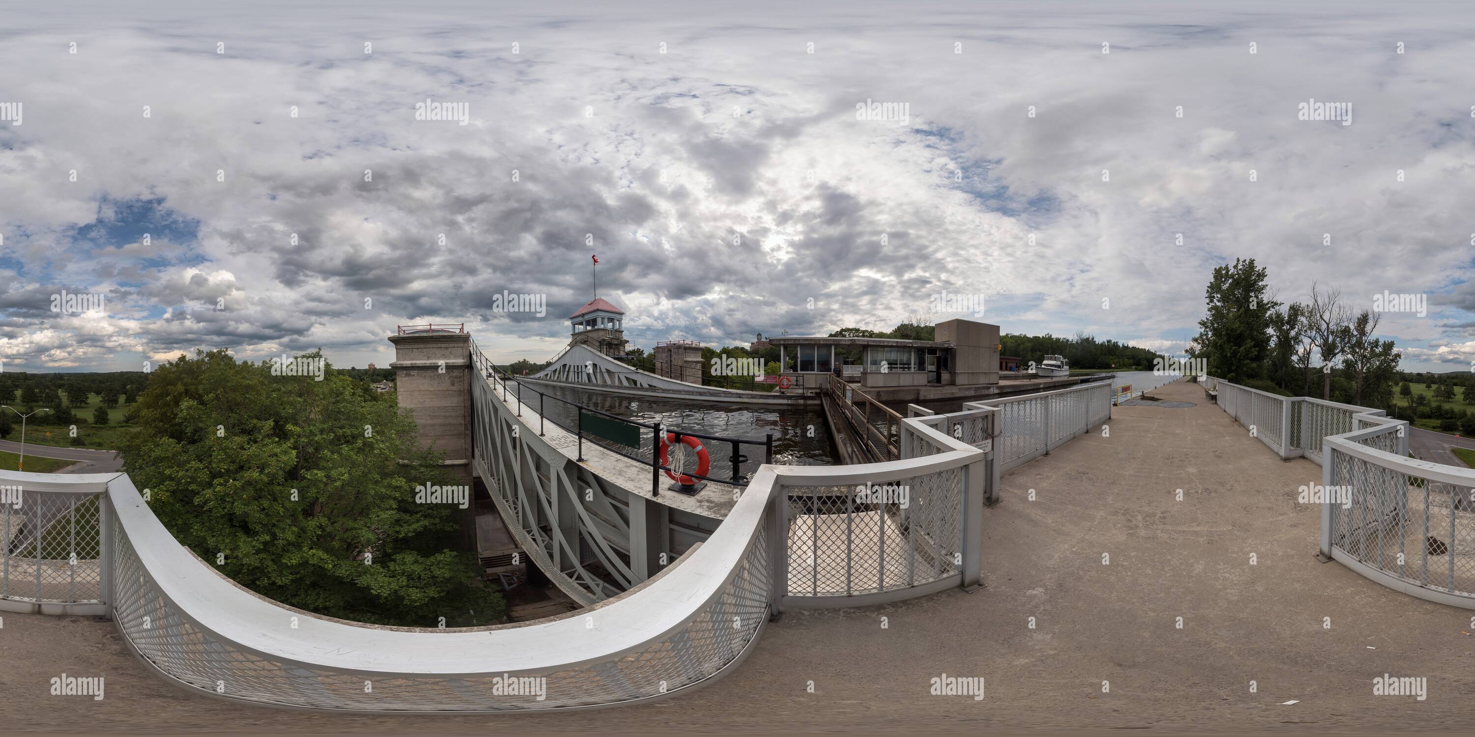 Vue panoramique à 360° de Sur le dessus de l'écluse à Peterborough, ON