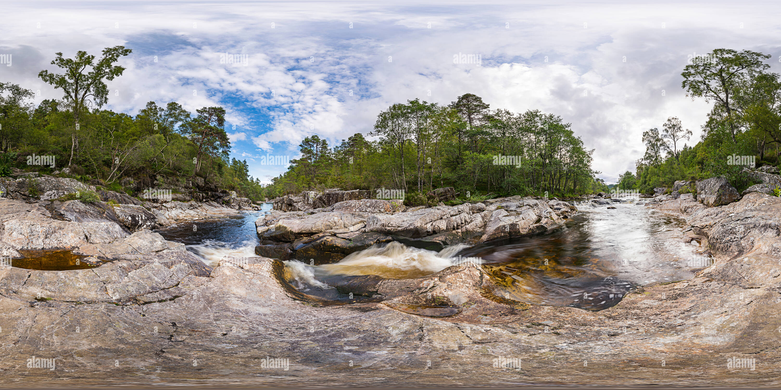 Vue panoramique à 360° de Chien tombe