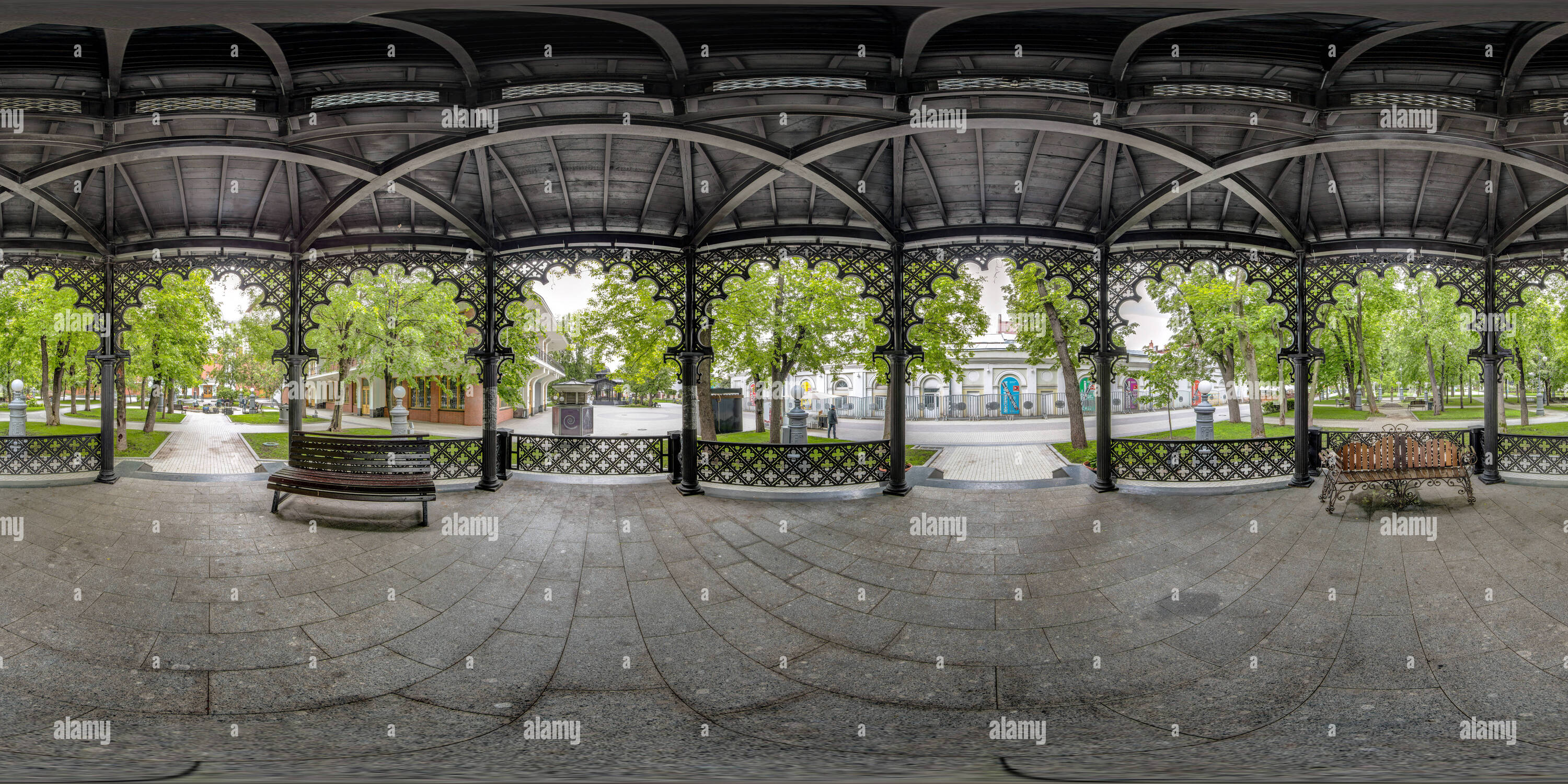 Vue panoramique à 360° de La seconde célèbre faux pavillons dans le jardin de l'Hermitage