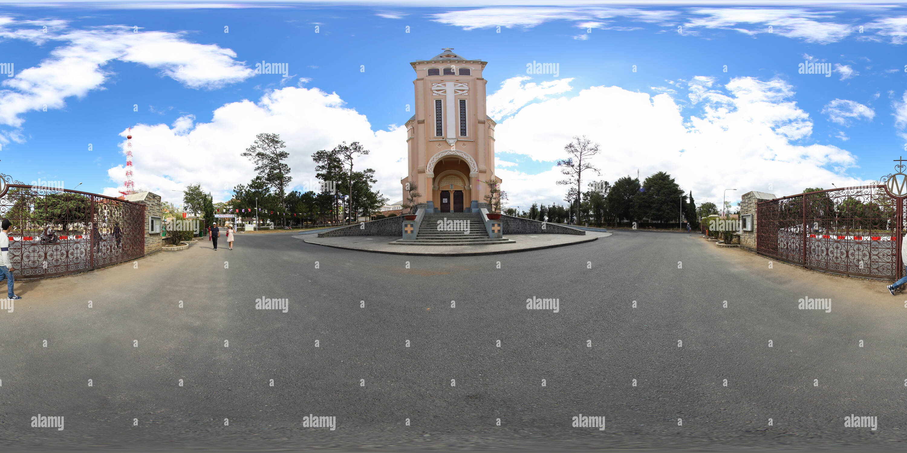 Vue panoramique à 360° de Église de poulet - Dalat Cathédrale