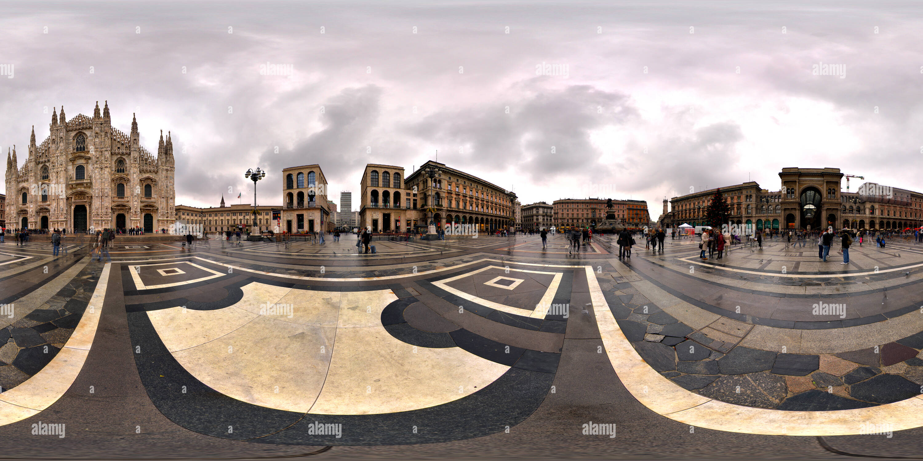 Vue panoramique à 360° de Italie, Milan, Piazza del Duomo